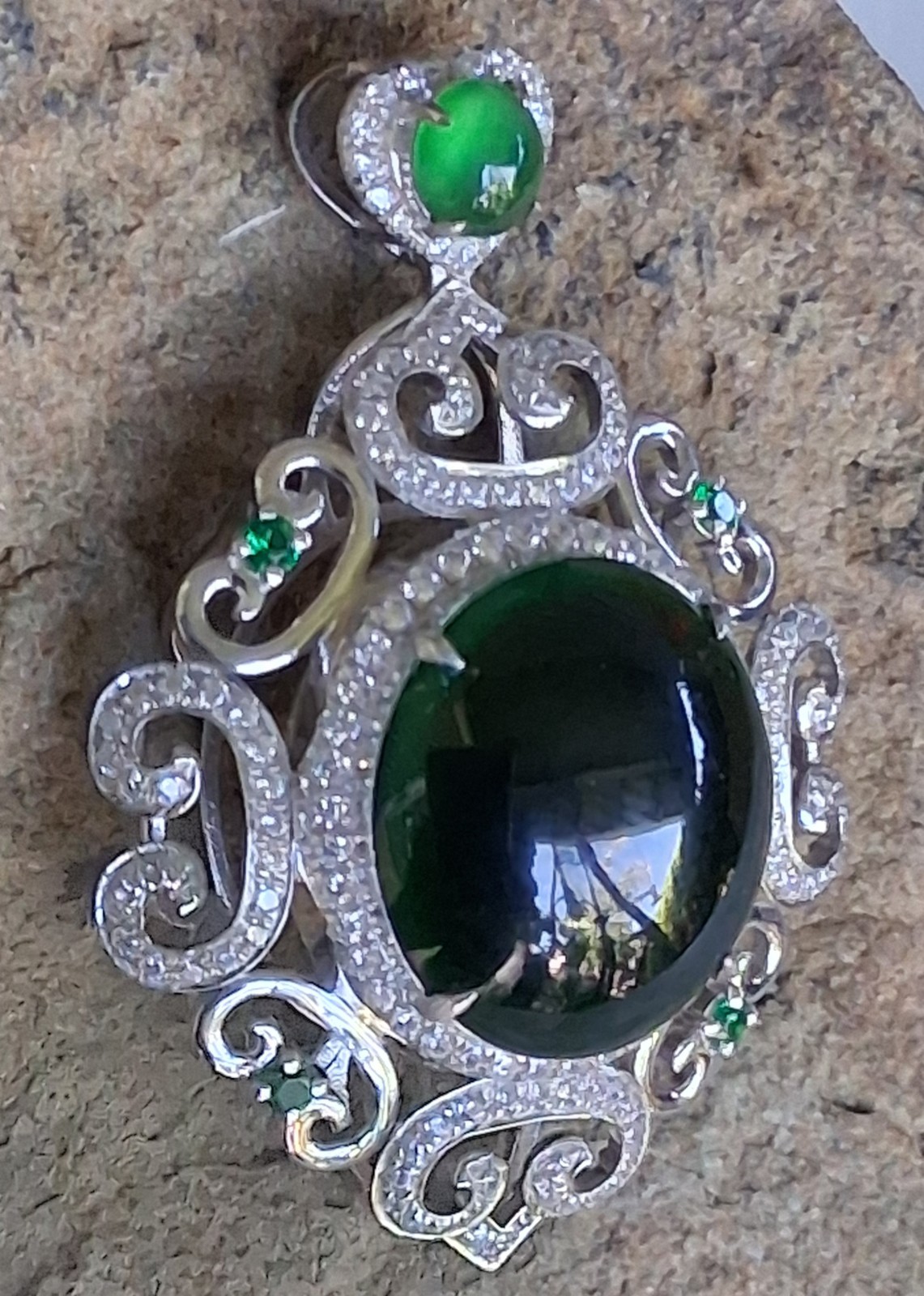 Silver Tone Ornate Scrollwork Oval Pendant Green Oval Cabochon & Accents