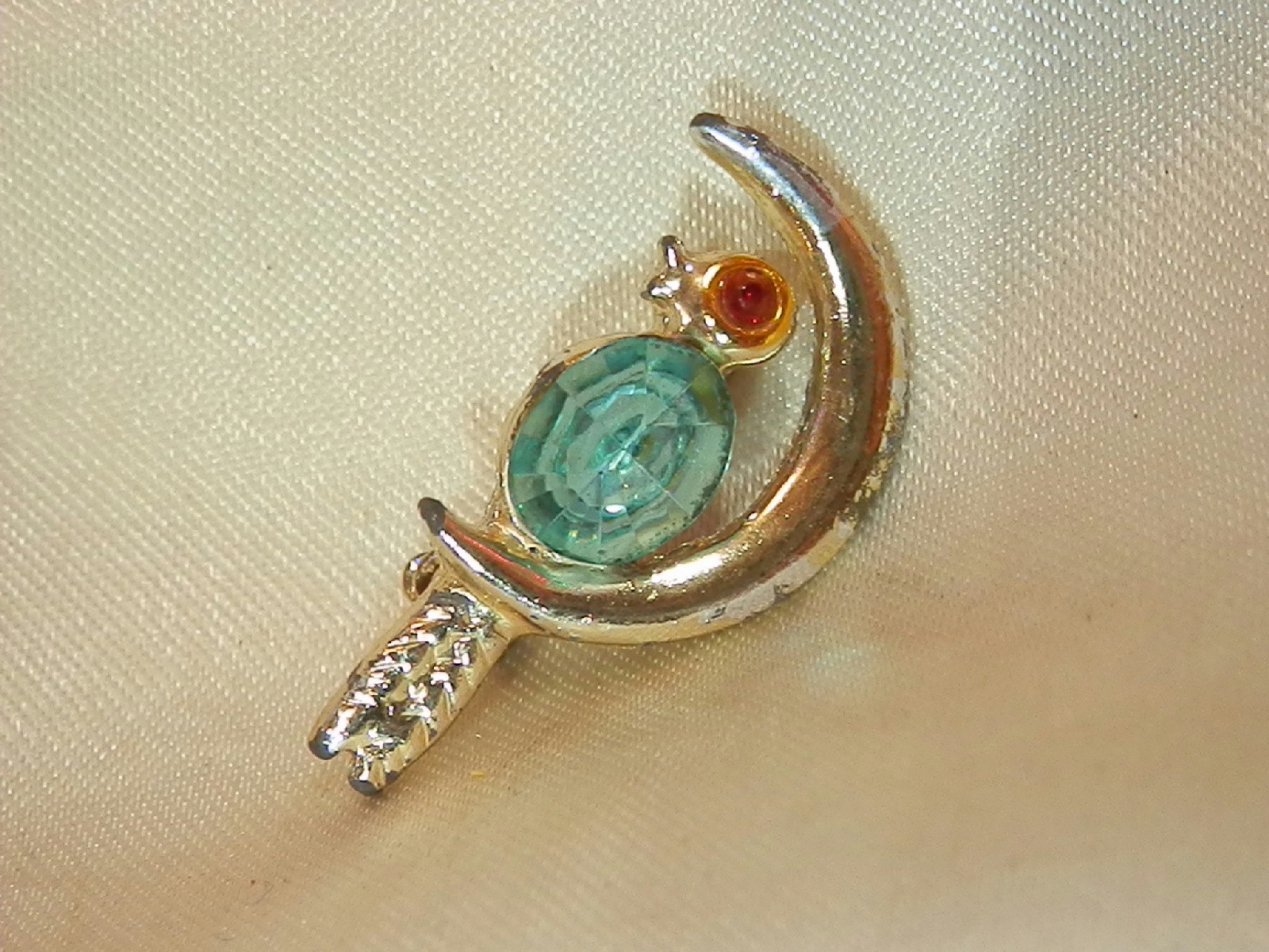 XXXX Cute Vintage Art Deco Jelly Bean Rhinestone Bird On The Moon Brooch 58ap7