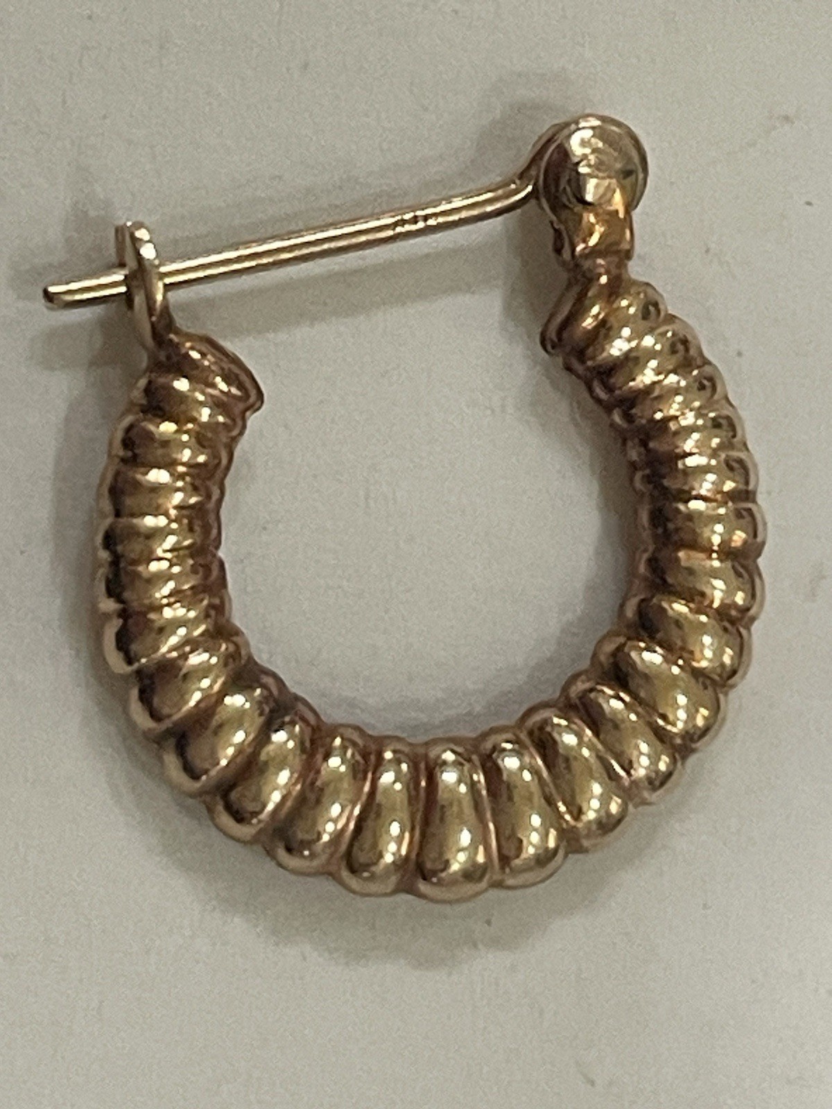 Yellow Gold Puffy Round Shape Pattern Hoops Earrings 1g / 0.5 inch USED READ