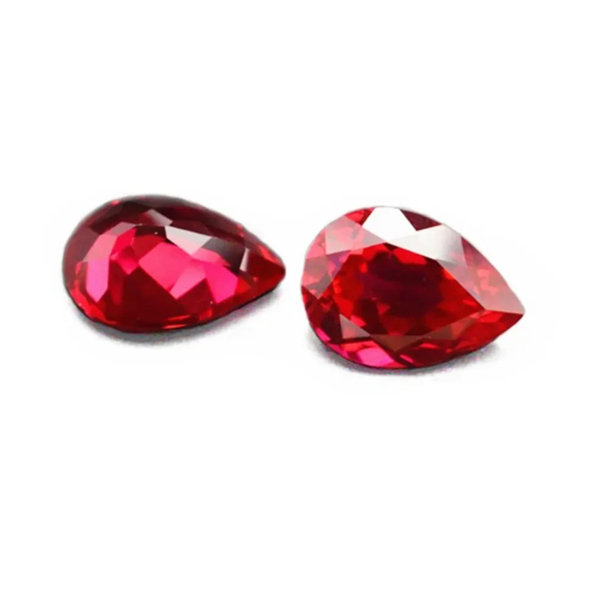 Blood-red Pear Shaped Faceted Ruby Teardrop Cut Ruby Gem Mohs Hardness 9