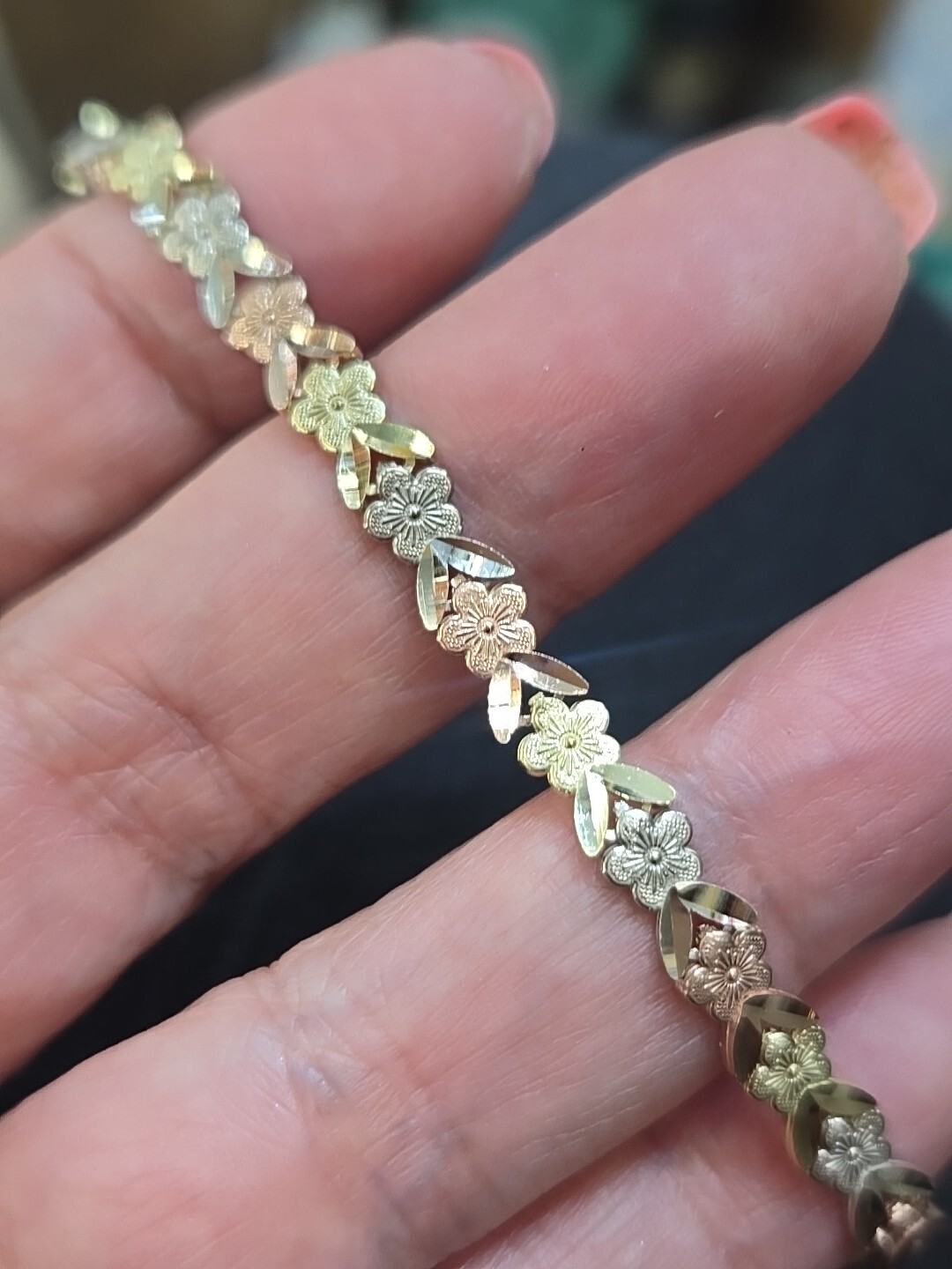 Womans tri color diamond cut 10k yellow white rose gold hearts Bracelet 7.25″