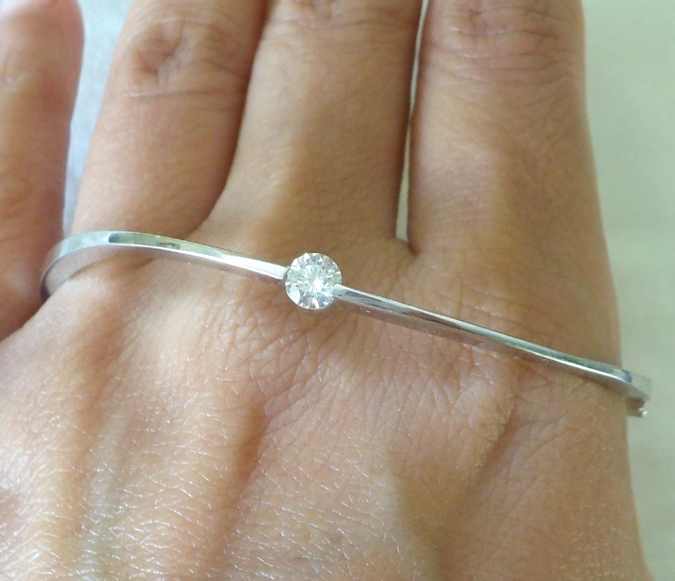 Modern 14K White Gold Knife Edge VS Diamond Bracelet – 9.8 gms, 6.7 in, 0.28 ctw