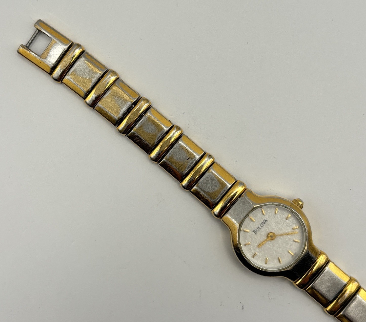 Vintage Bulova Women 98T30 Petite Gold Tone 20mm Quartz Analog Watch #7.36