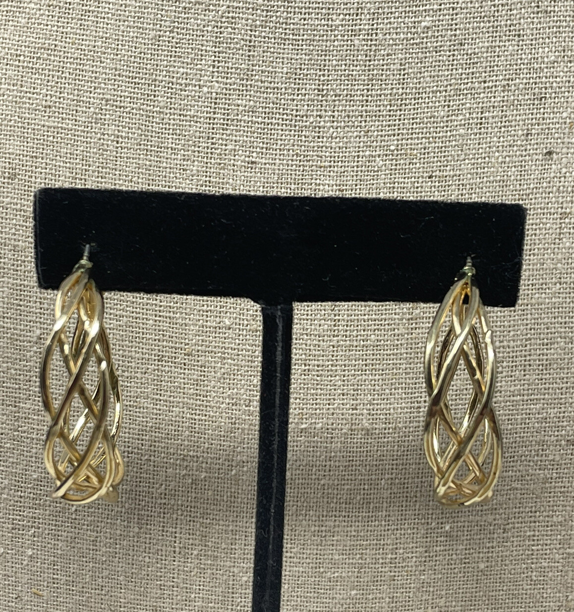Vintage Gold Tone Lattice Weave Hoop Earrings Interwoven Basket Open Work Latch