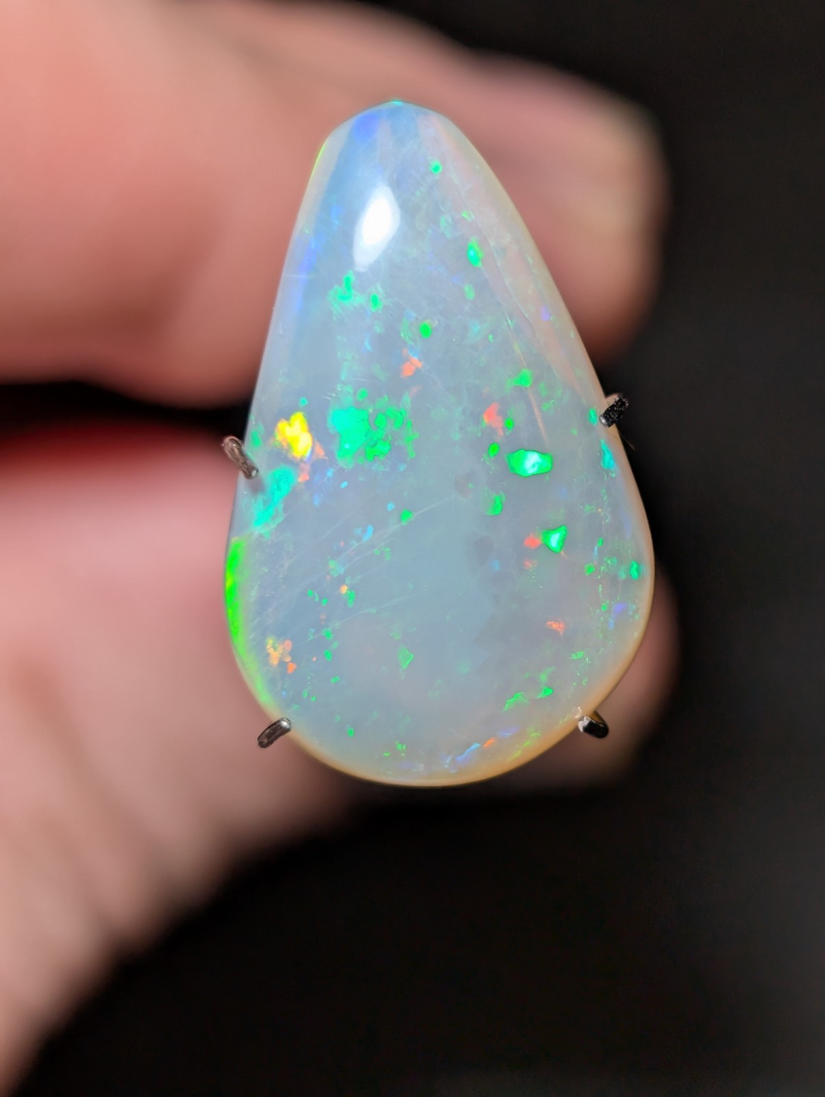 7.8 ct GEM CRYSTAL OPAL from the LAMBINA Field – 20.3×12.8×5.7mm – Australia
