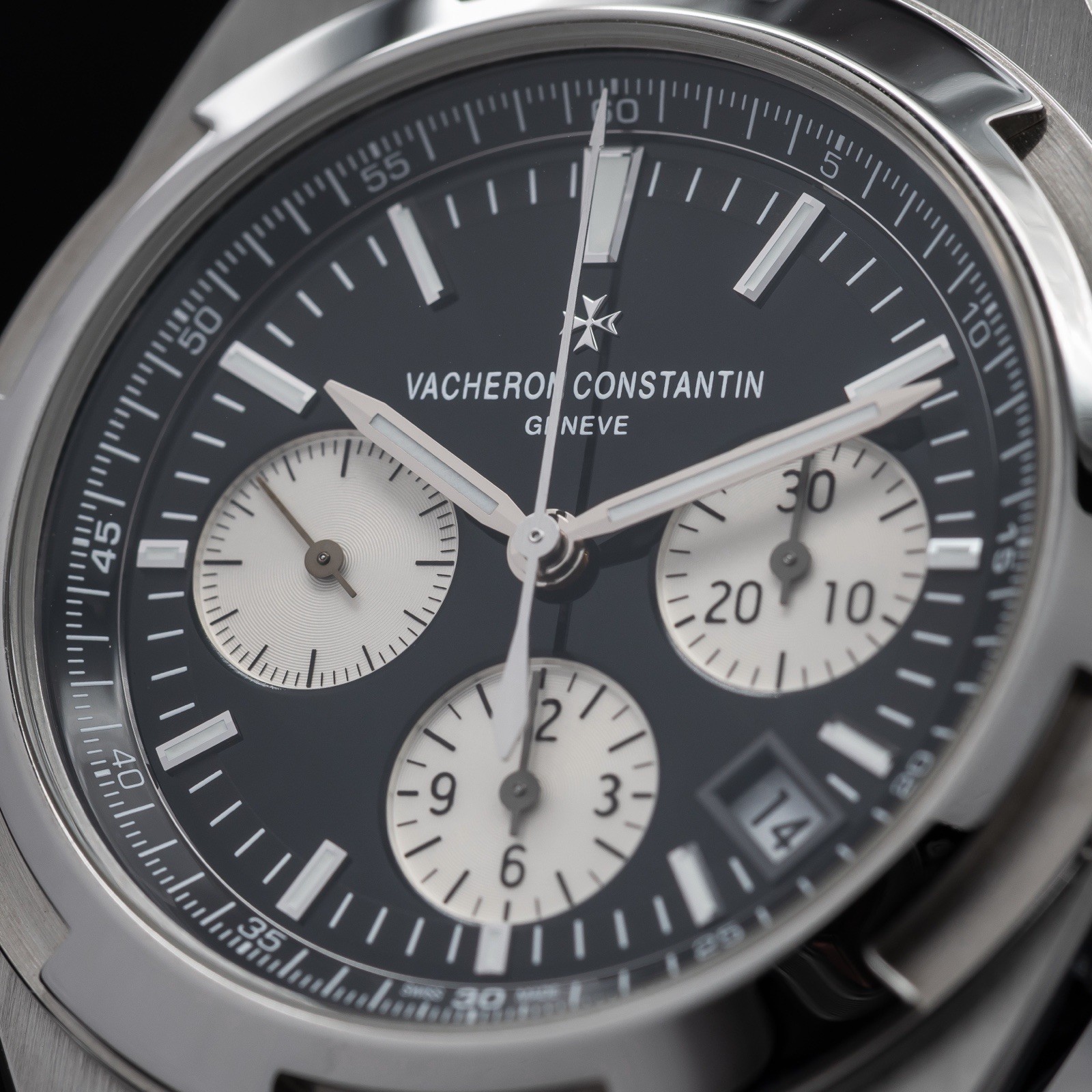 Vacheron Constantin Overseas Men’s Black Watch – 5500V/110A-B481