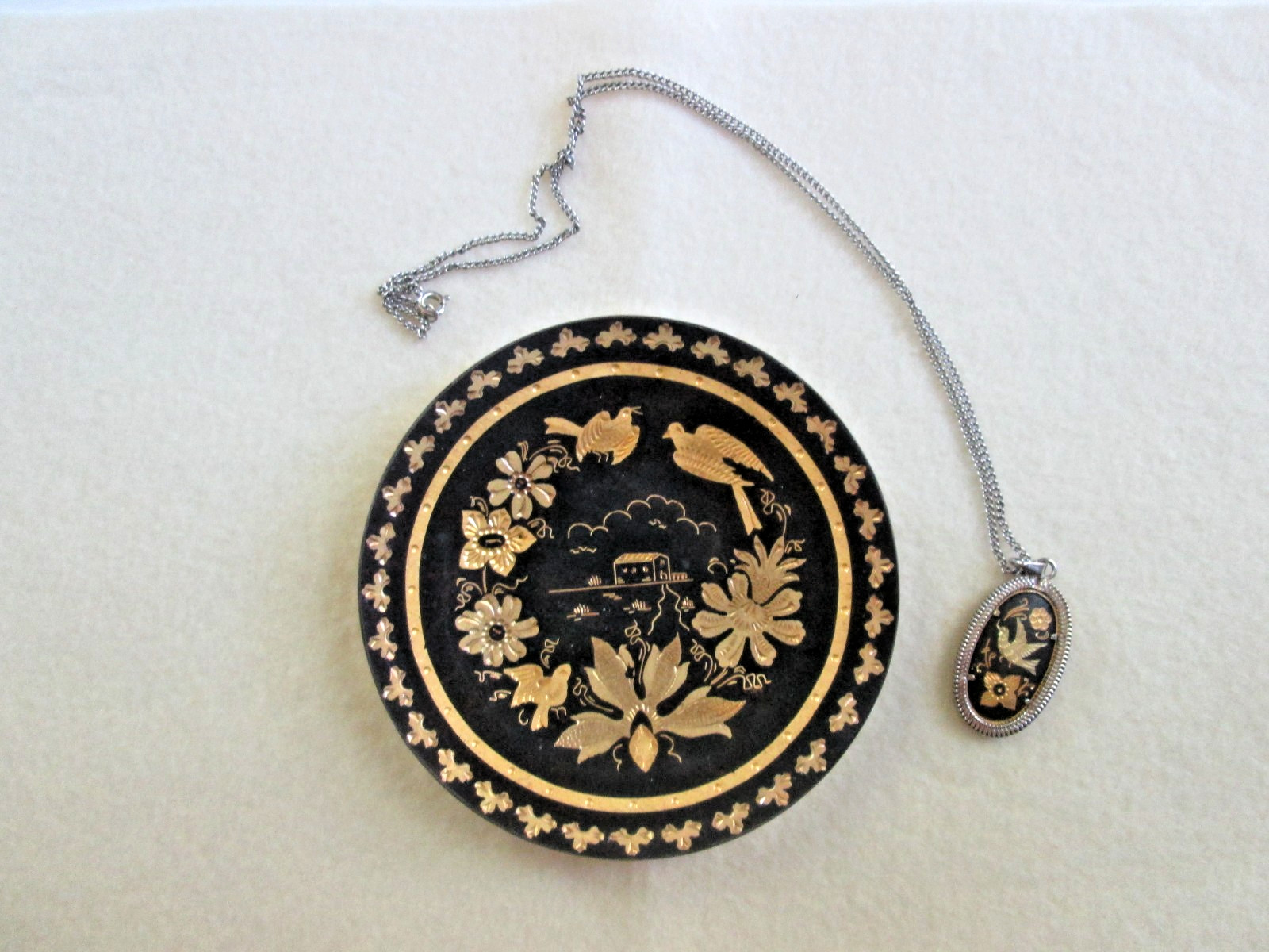 DAMASCENE GOLD BLACK ORNAMENTAL PENDANT ON 20″ Chain & 3-leg Trinket Dish