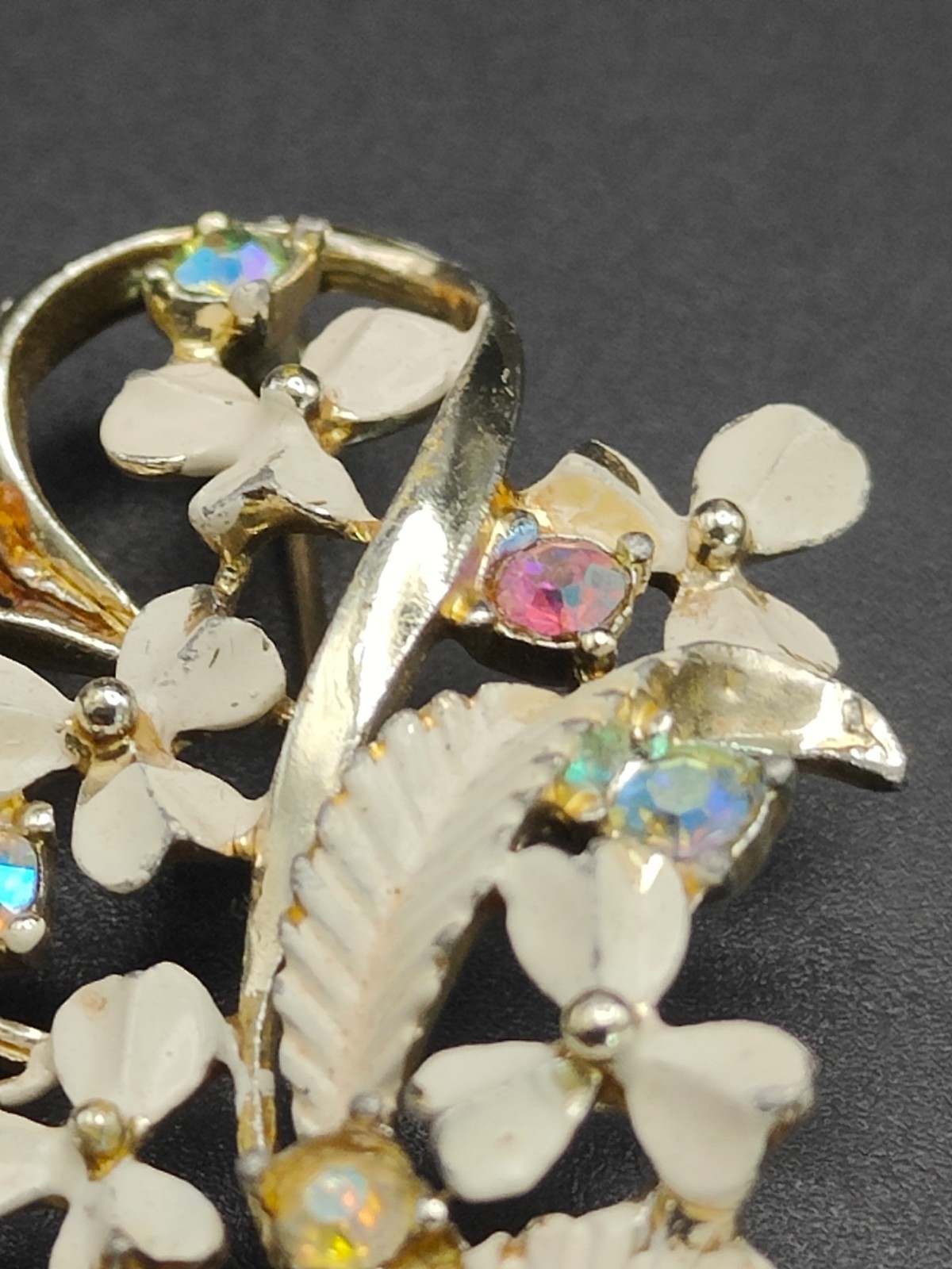 Vintage White Enamel Floral Brooch Gold Tone Aurora Borealis Pin 5cm