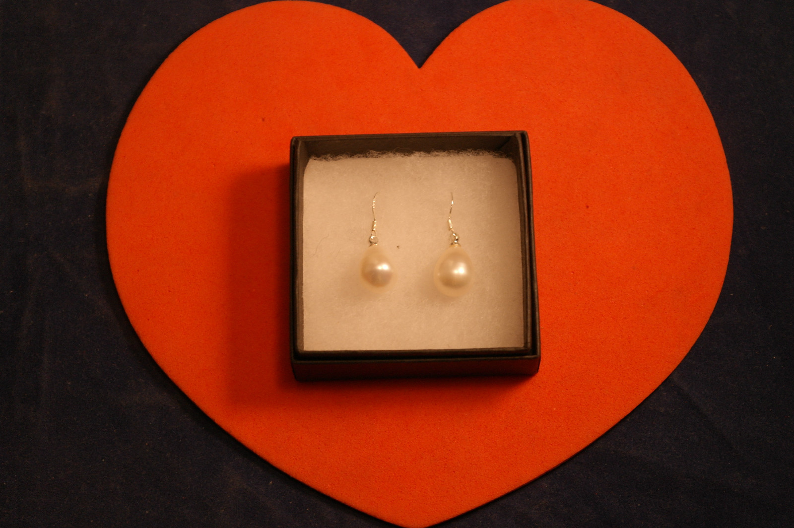Beautiful Silver Earrings With White Freshwater Pearls 2.7 Gr 1.3 Cm.Wide +Hook