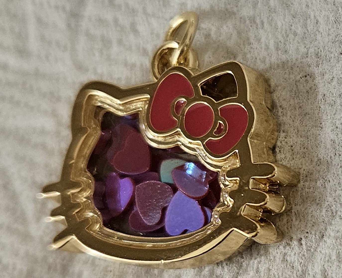 SANRIO HELLO KITTY GOLD TONE HEART CONFETTI SHAKING GLASS PENDANT CHARM
