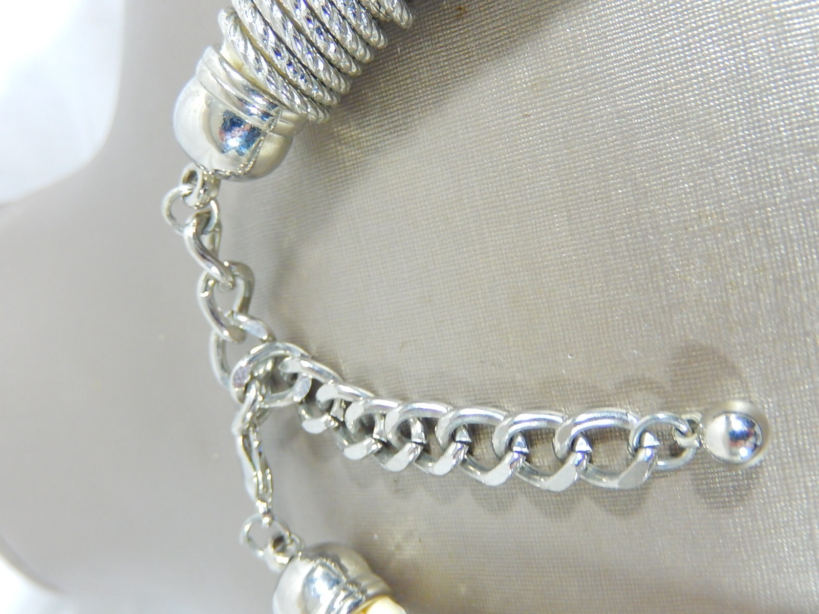 NWOT HUGE CLEOPATRA COLLAR BIB SILVER TONE SPIRAL LINK FAUX PEARL NECKLACE