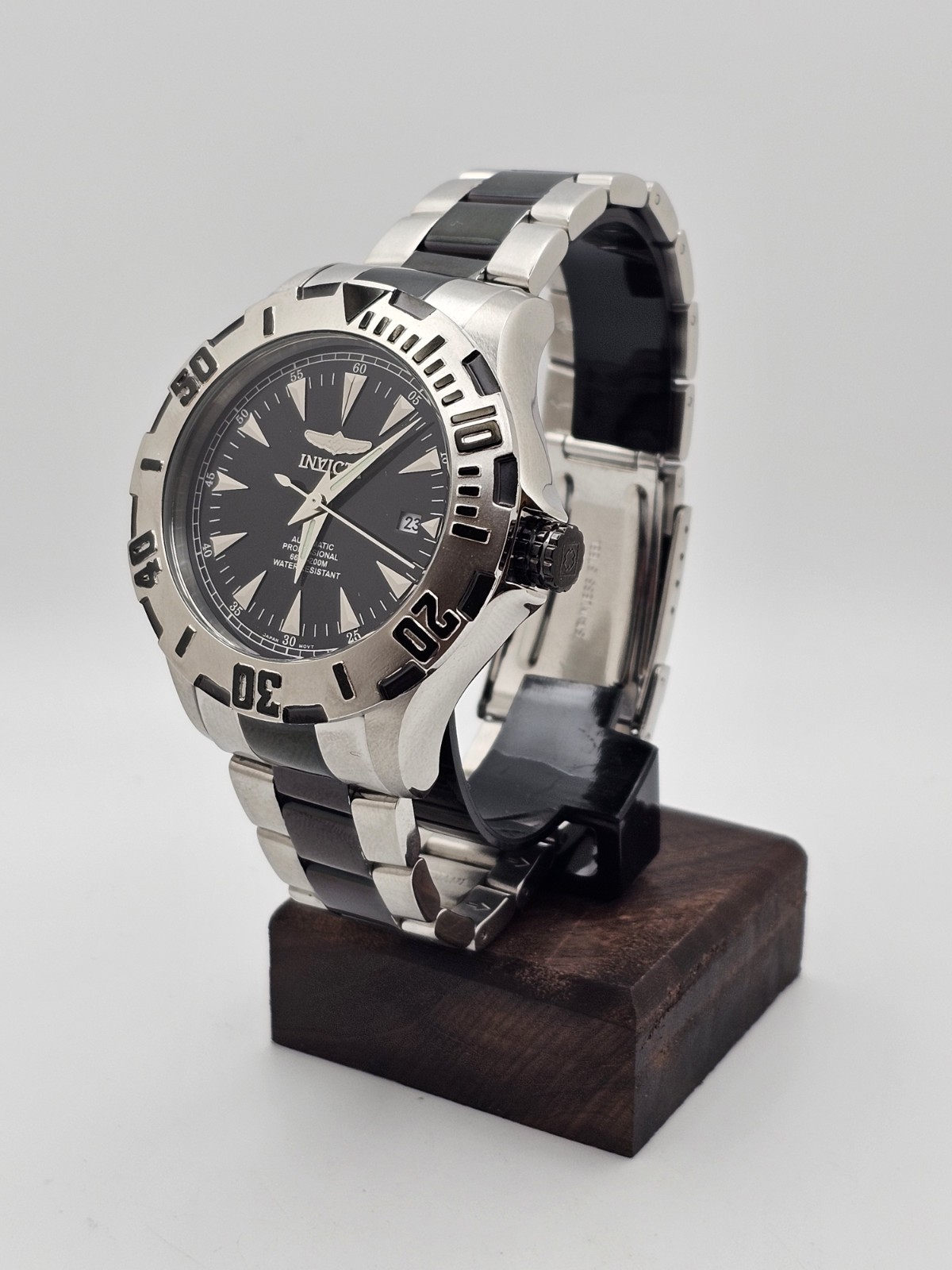 Neo-Vintage Invicta “OCEAN GHOST” Men Automatic Date Watch Black Dial Twotone