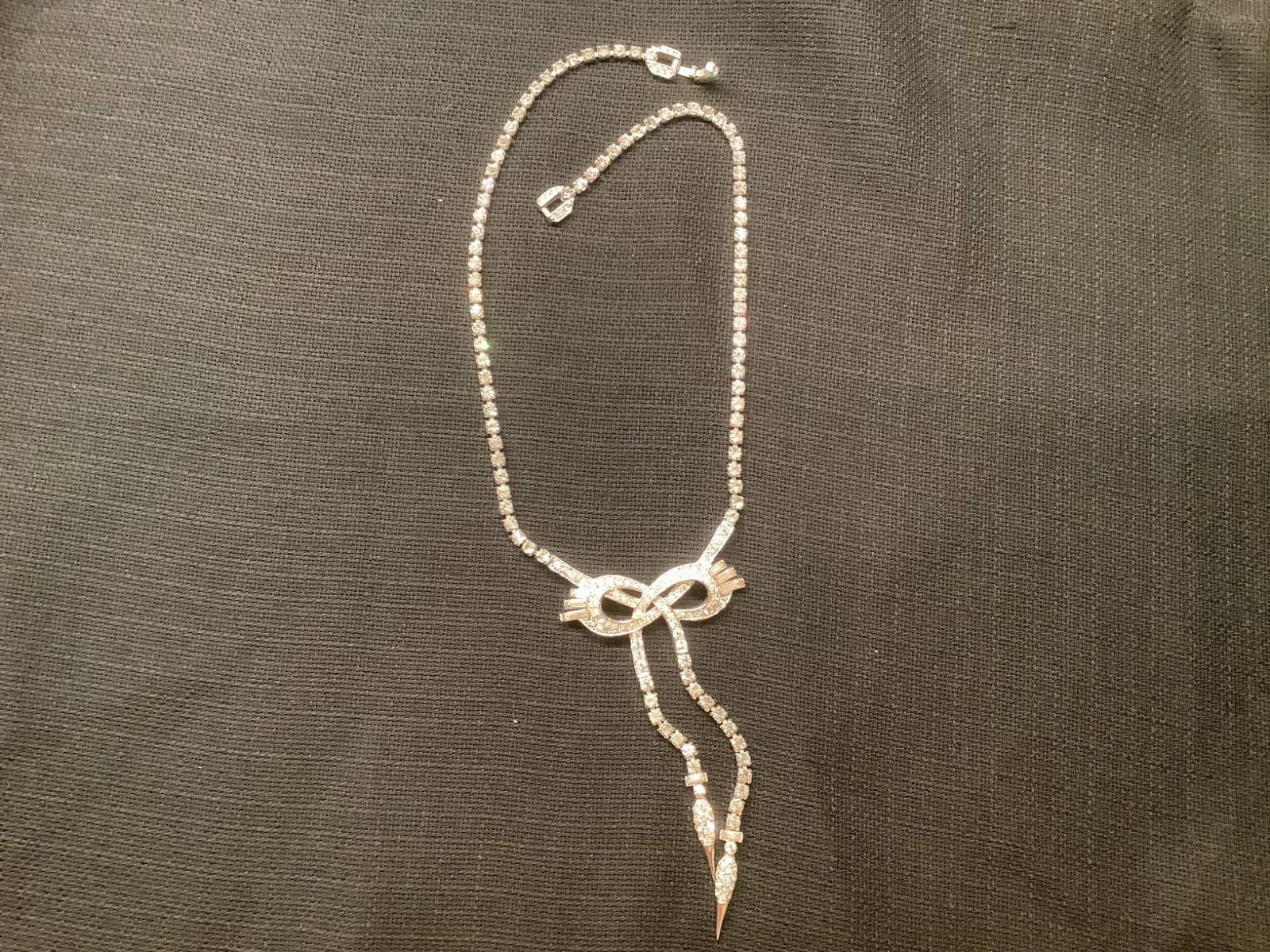 Boucher vintage clear rhinestone bow necklace with dangles, gorgeous !