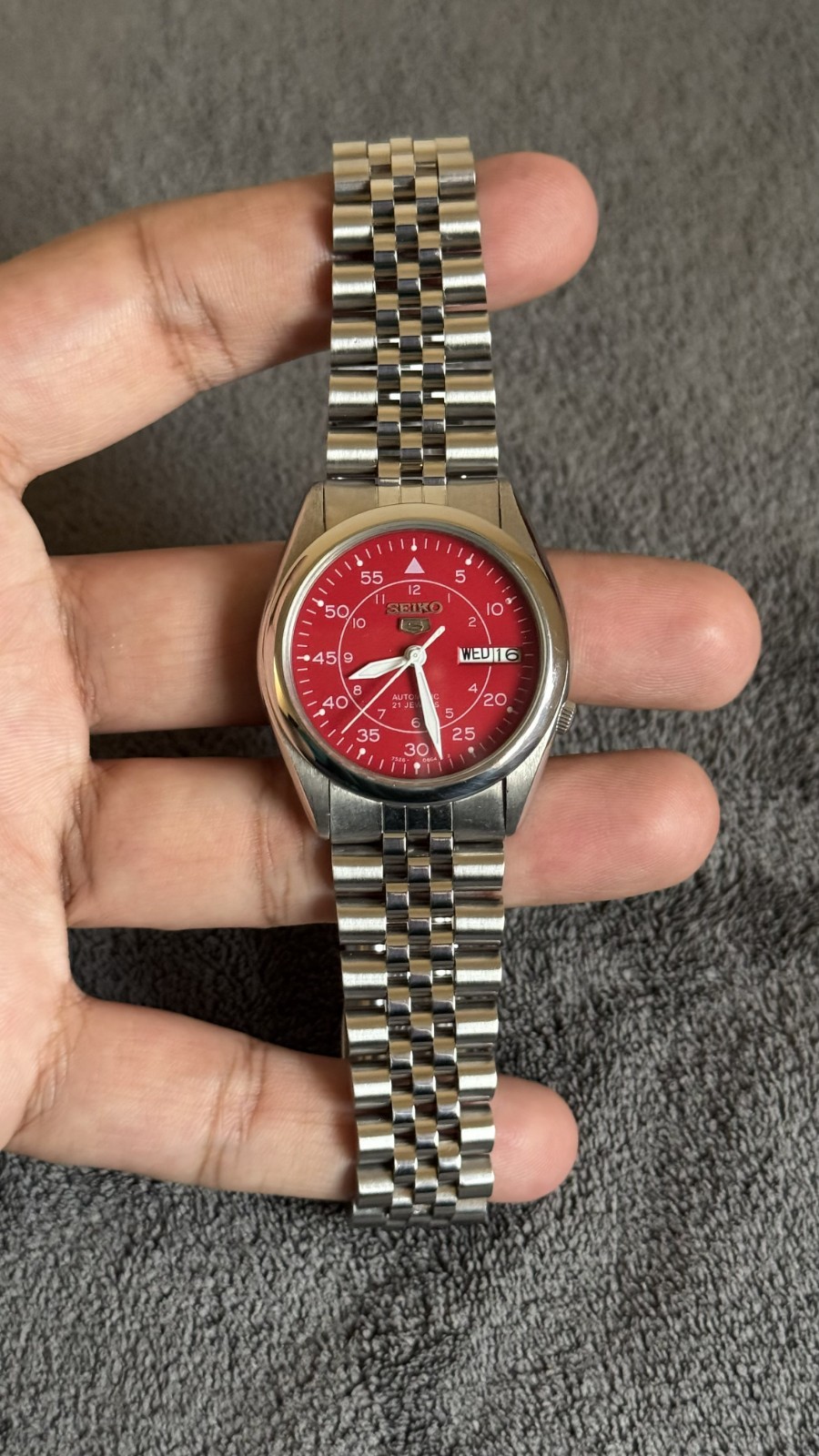 Seiko 5 Automatic 7S26-064R Red Dial Day-Date 21 Jewels Men’s Vintage Watch
