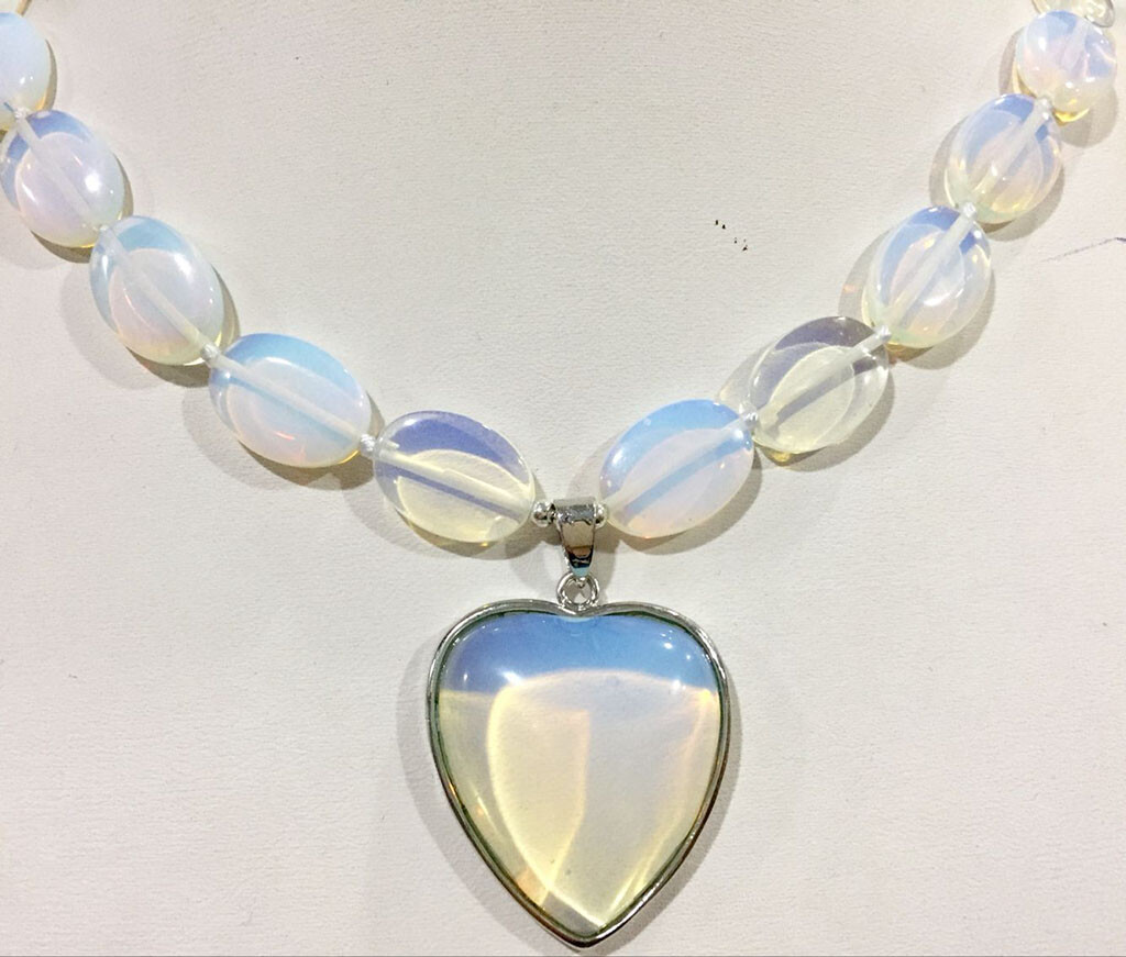 13x18mm Multicolor Oval Gemstone & 30x30mm Heart-shaped Pendants Necklace 18”