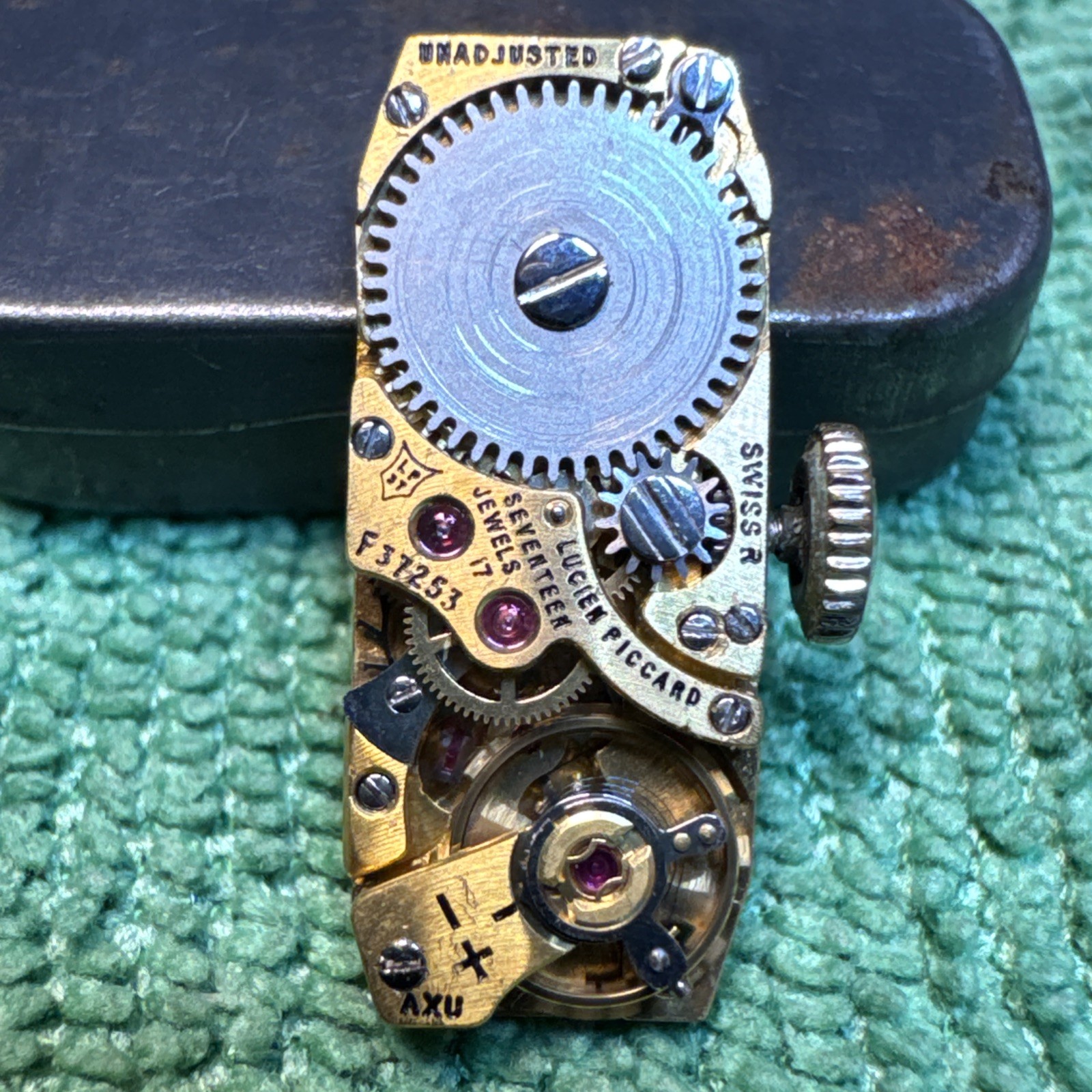 Vintage RUNNING Lucien Piccard movement 17 Jewels 9mm X 21mm