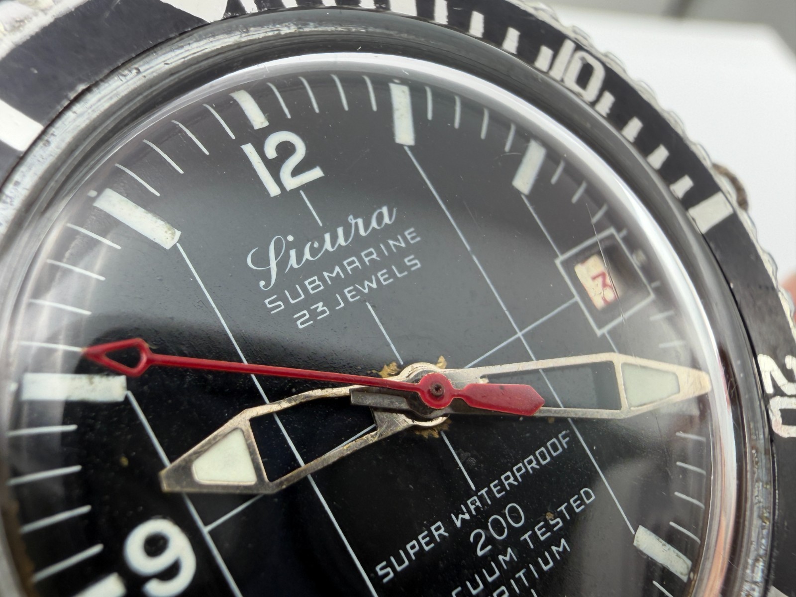 Vintage SICURA Submarine Diver 200 Super Waterproof Cal ETA 8021 Manual – 38 mm