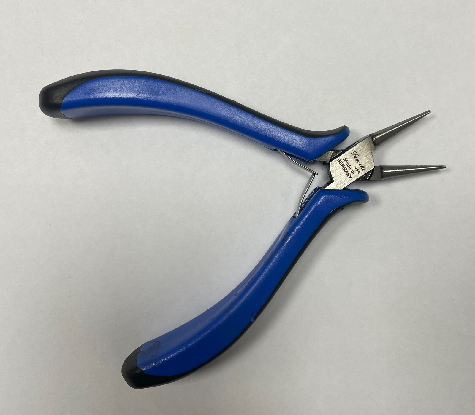 FavoriteUSA ERGONOMIC ROUND NOSE PLIER SMOOTH JAWS 4-1/2″ BOX JOINT COMFORT GRIP