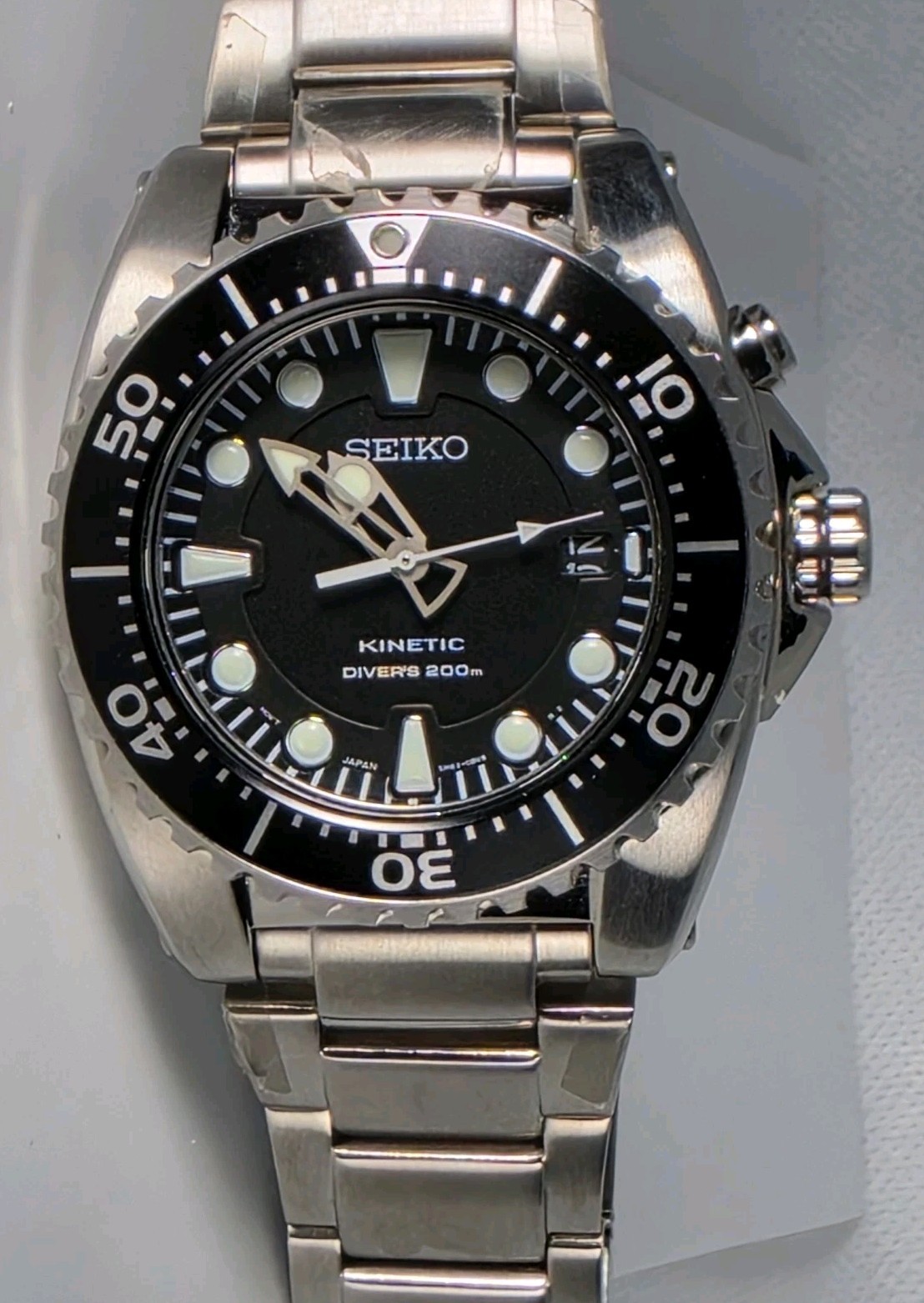 SEIKO KINETIC DIVERS MEN’S STAINLESS STEEL STEEL WATER RESISTAN 200M BLACK DIAL