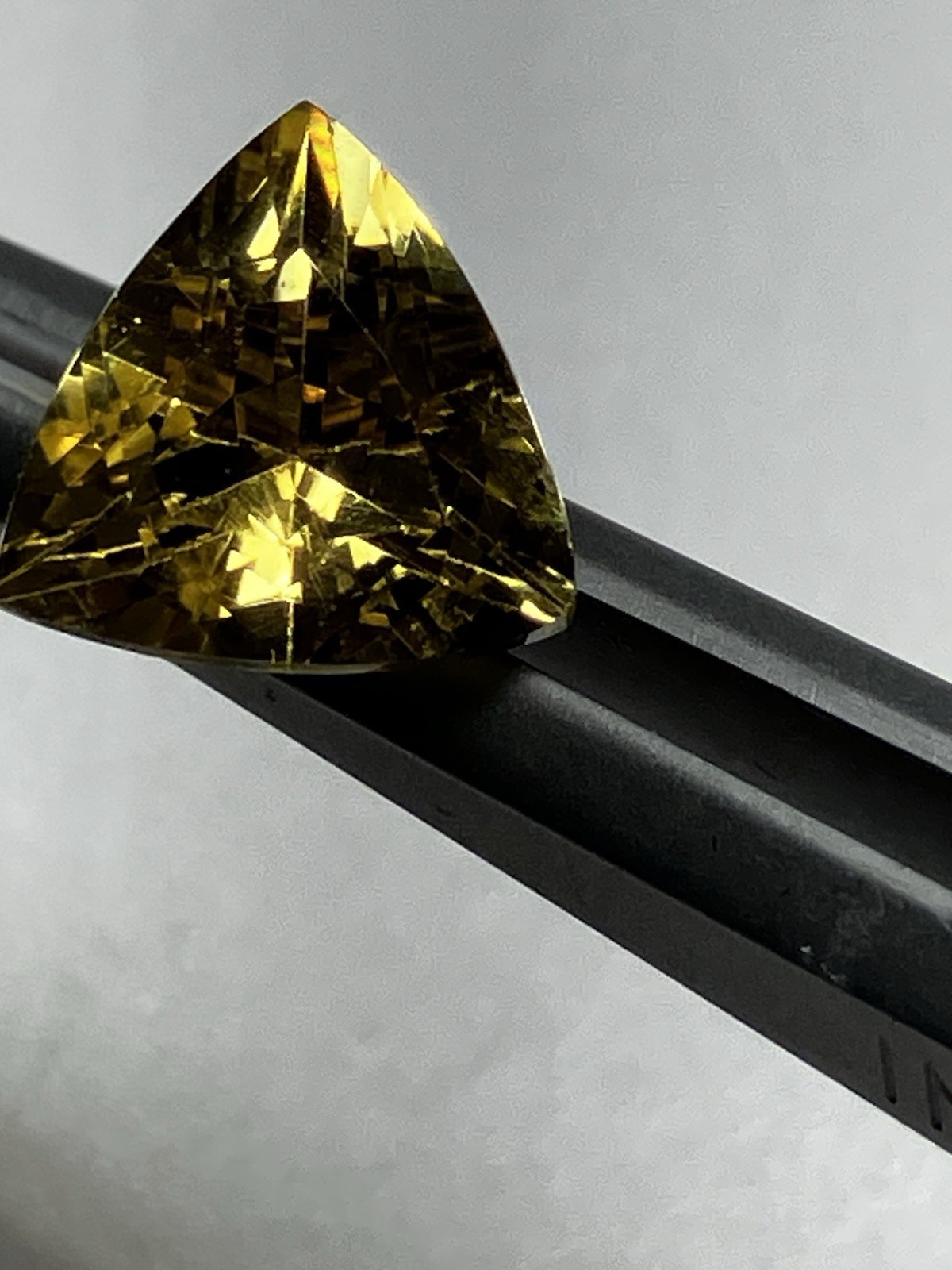 NATURAL YELLOW BERYL IF-FLAWLESS TRILLION CUT 5A BEST CANARY YELLOW 2.02 ct.