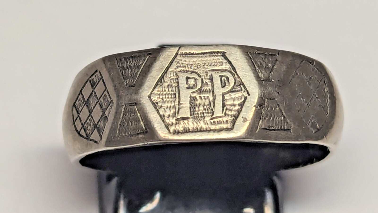 VINTAGE PP PHILIPPINES RING SIZE 9 1/2 SWEETHEART TRENCH ART