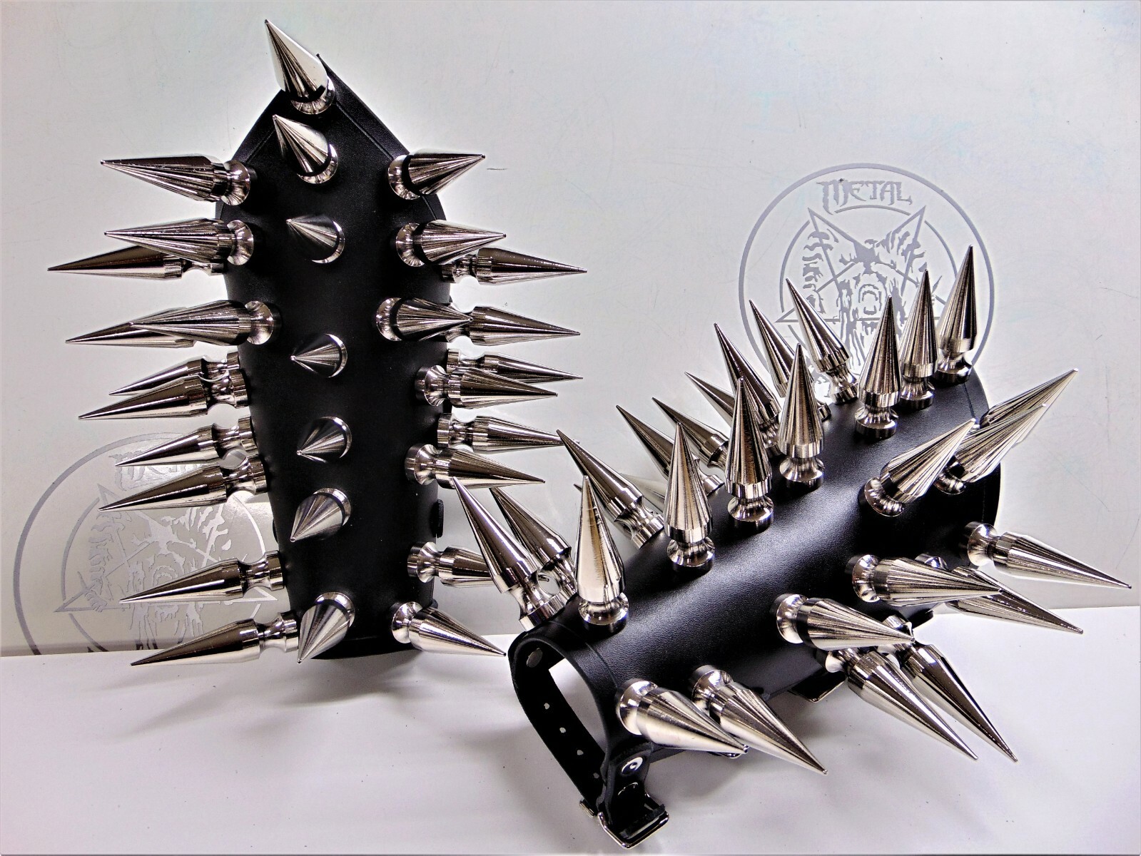 LEATHER GAUNTLET GIANT SPIKED .BLACK METAL (MDLG0044)….. CRAFT