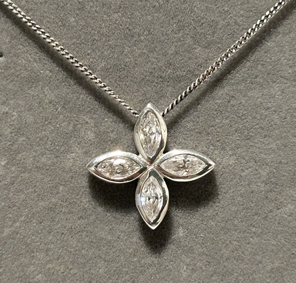 46cm/18” Sterling Silver Necklace with 3 Different Sterling Silver pendants (6g)