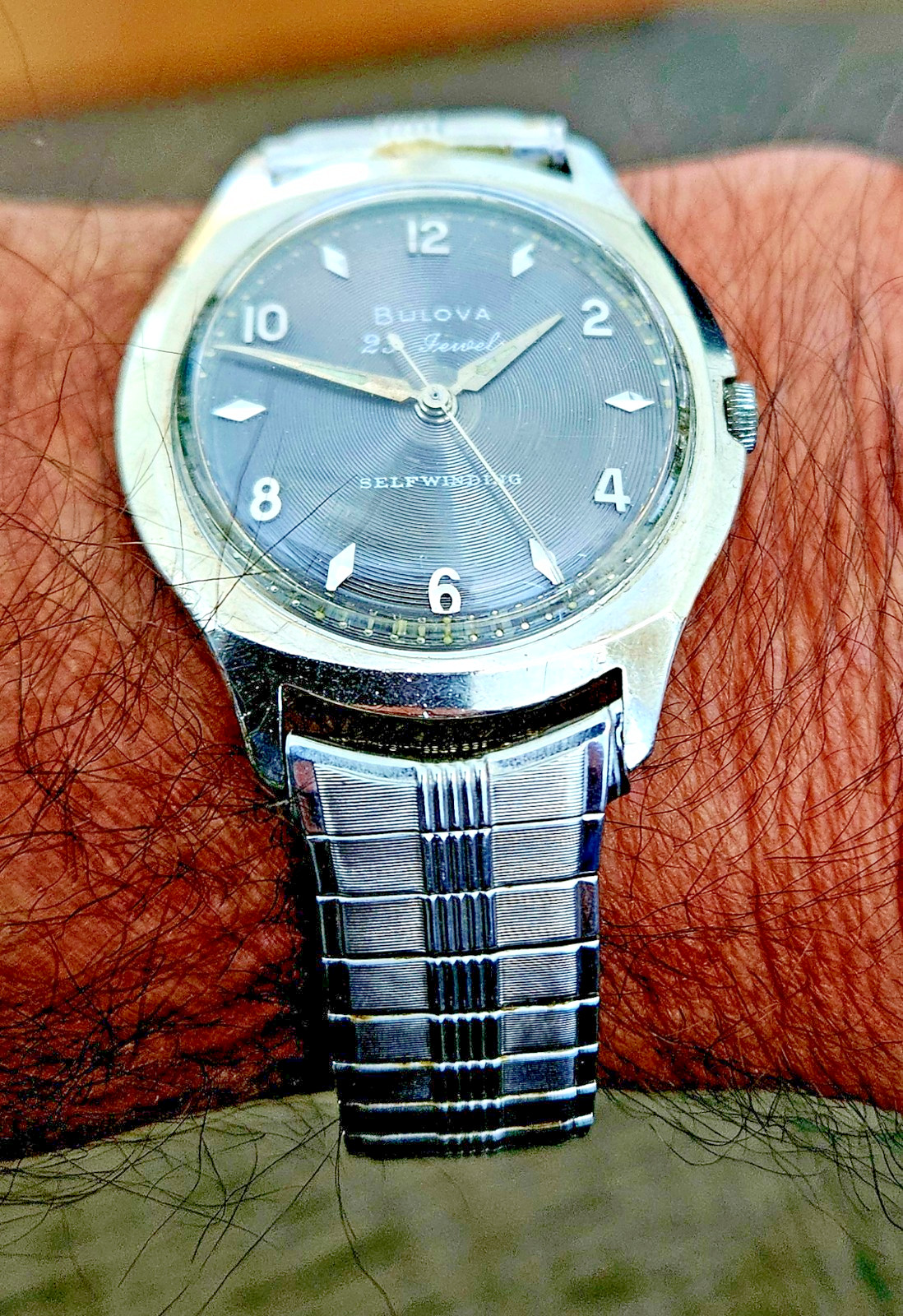 Vintage Bulova 23 Jewel Self-winding Gray concentric face Gents Wrist Watch Runs
