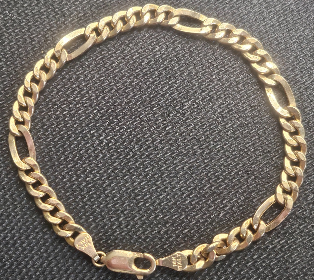 14k Italian Yellow Gold 8.25″ Figaro Link Bracelet (5.5-6mm, 7 Grams)