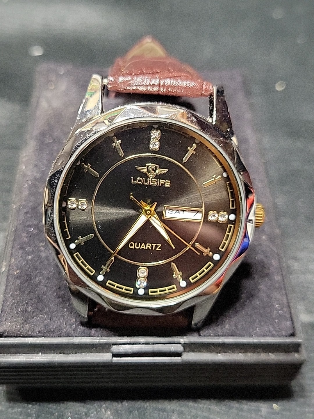 New LOUISIFS Men’s Classic Luxury Watch Day Date Quartz Working New Battery W8