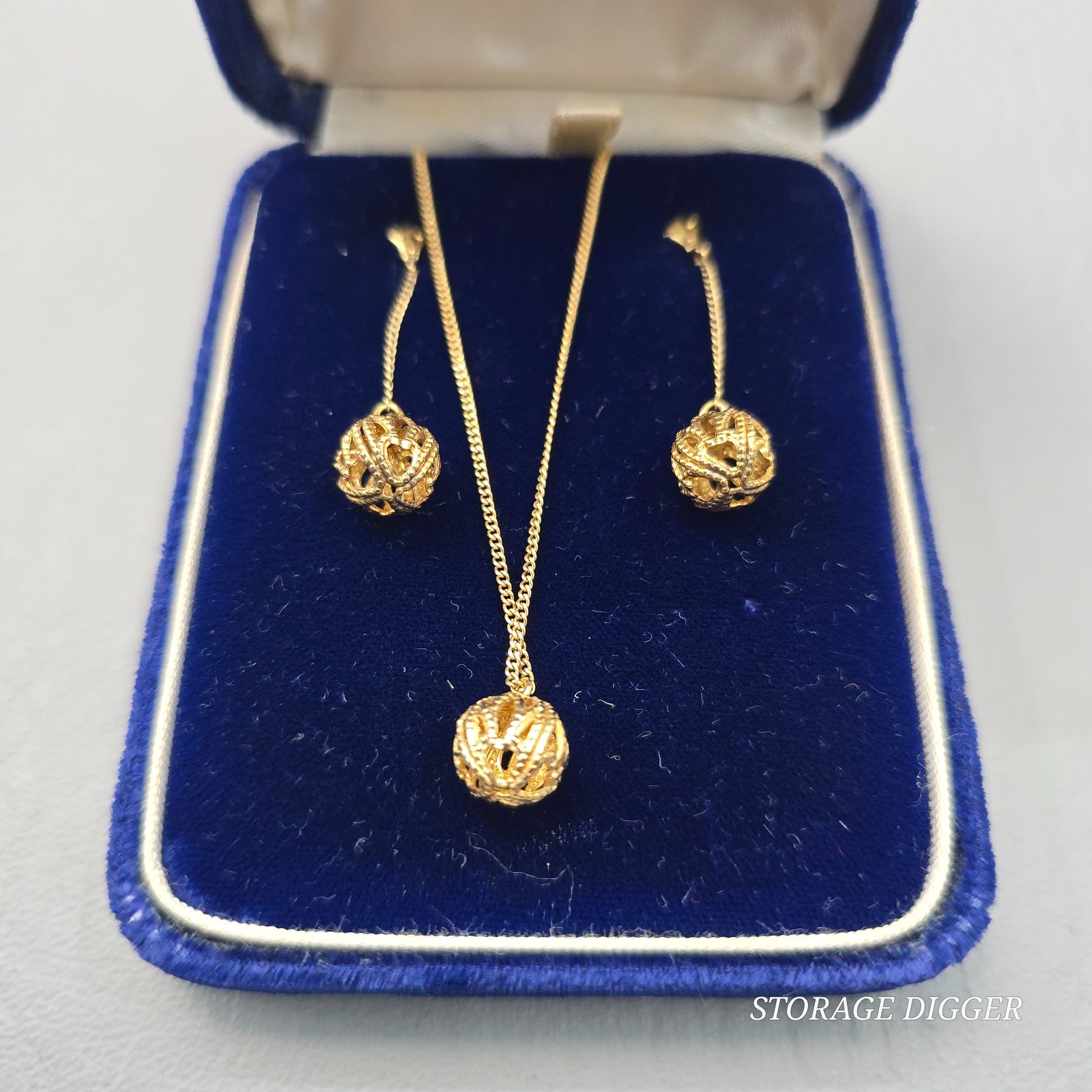 Vintage A&Z 12k Gold Plated 18″ Long Necklace Pendant & Earrings Set in Box