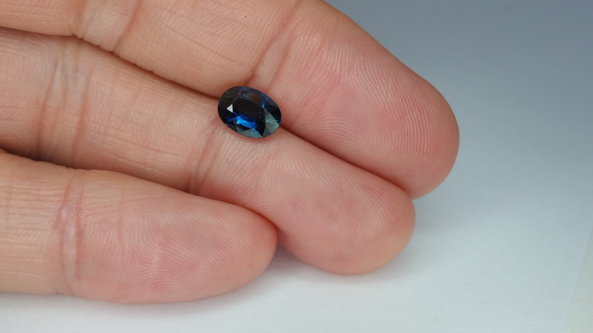 Sapphire Remarkable GIA Certified 1.38ct 8x6mm Oval