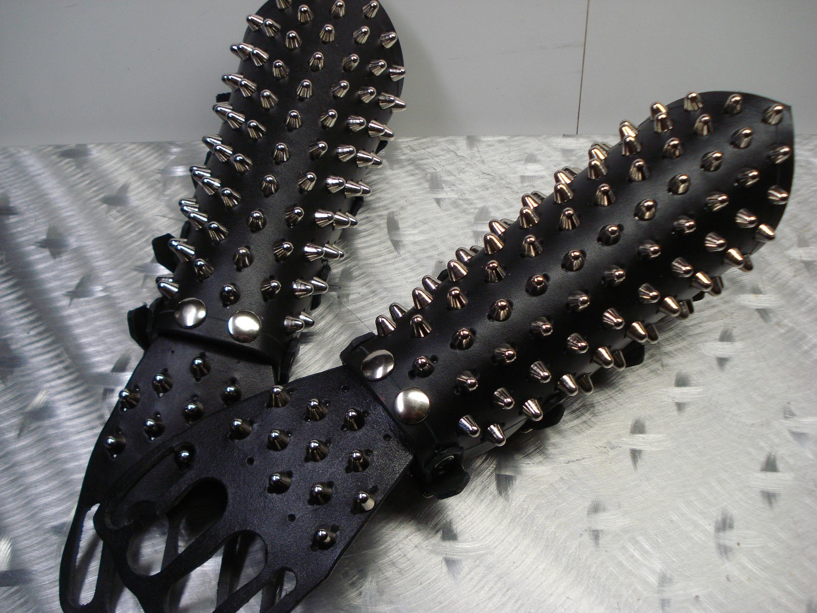 UNISEX LEATHER STUDDED FIST GAUNTLET….BLACK METAL.(MDLUG0175)….. RAVEN