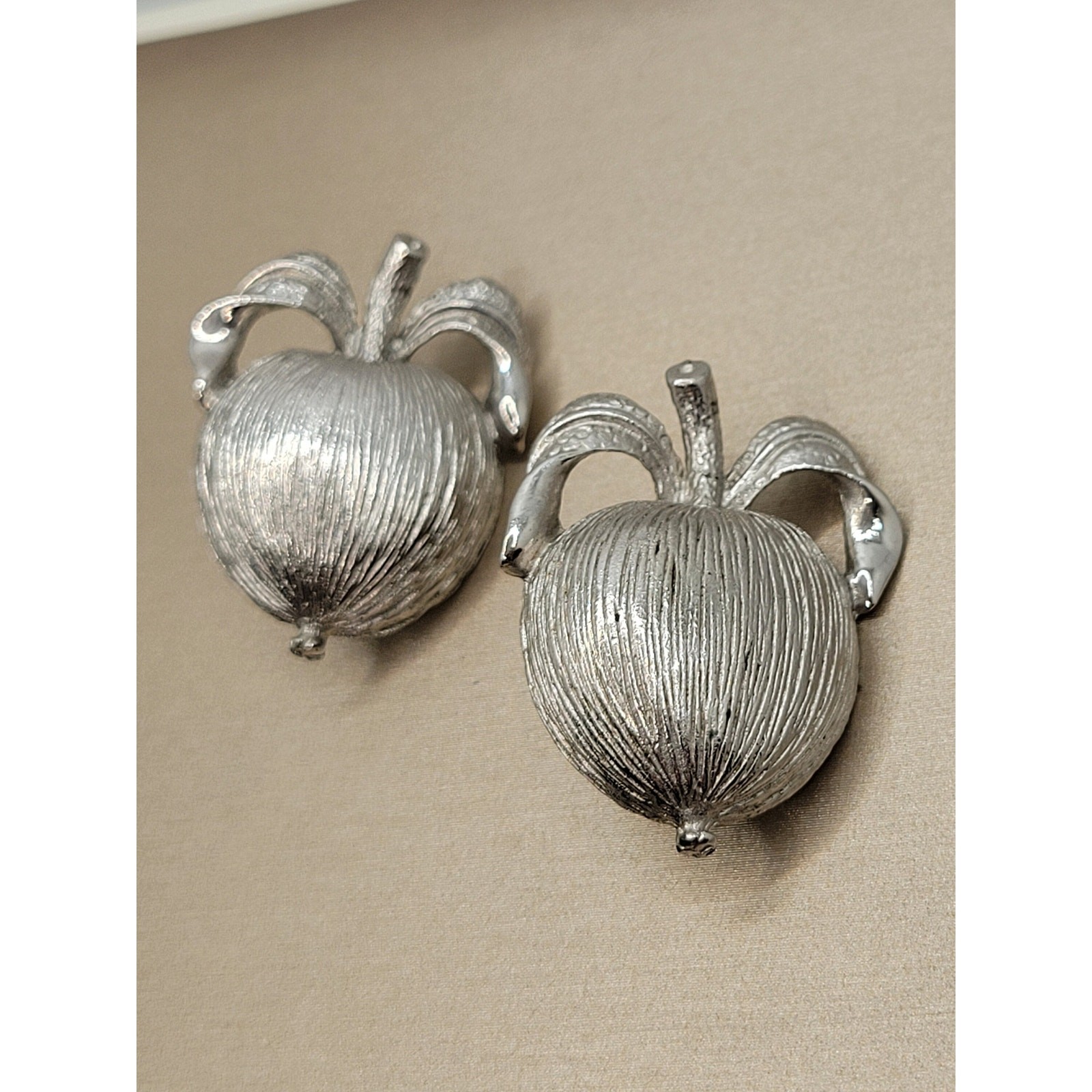 Vintage Signed Sarah Coventry Apple Clip On Earrings Silvertone 1960s MidCentury