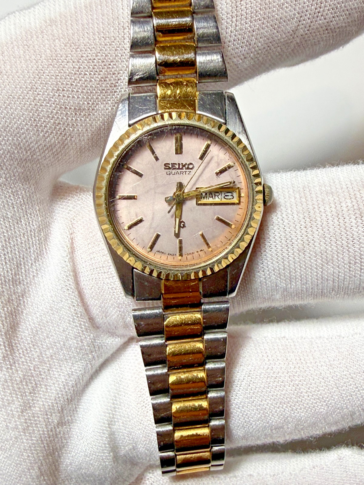 Vintage 1986 Seiko SQ Ladies Watch 2A23-0039 Pink Dial Two-Tone 22mm Day/Date