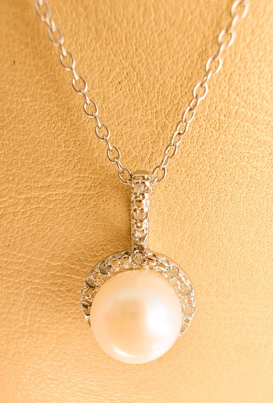 925 Silver Pearl & Genuine Diamond Pendant Necklace • 8mm • 18″ Chain • 2.80g
