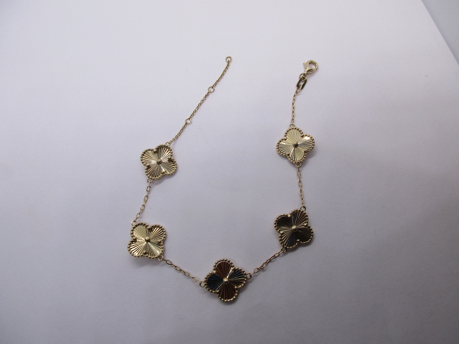 10K Gold Bracelet Could be worn as 7″ to 8″ 4.40 Grams