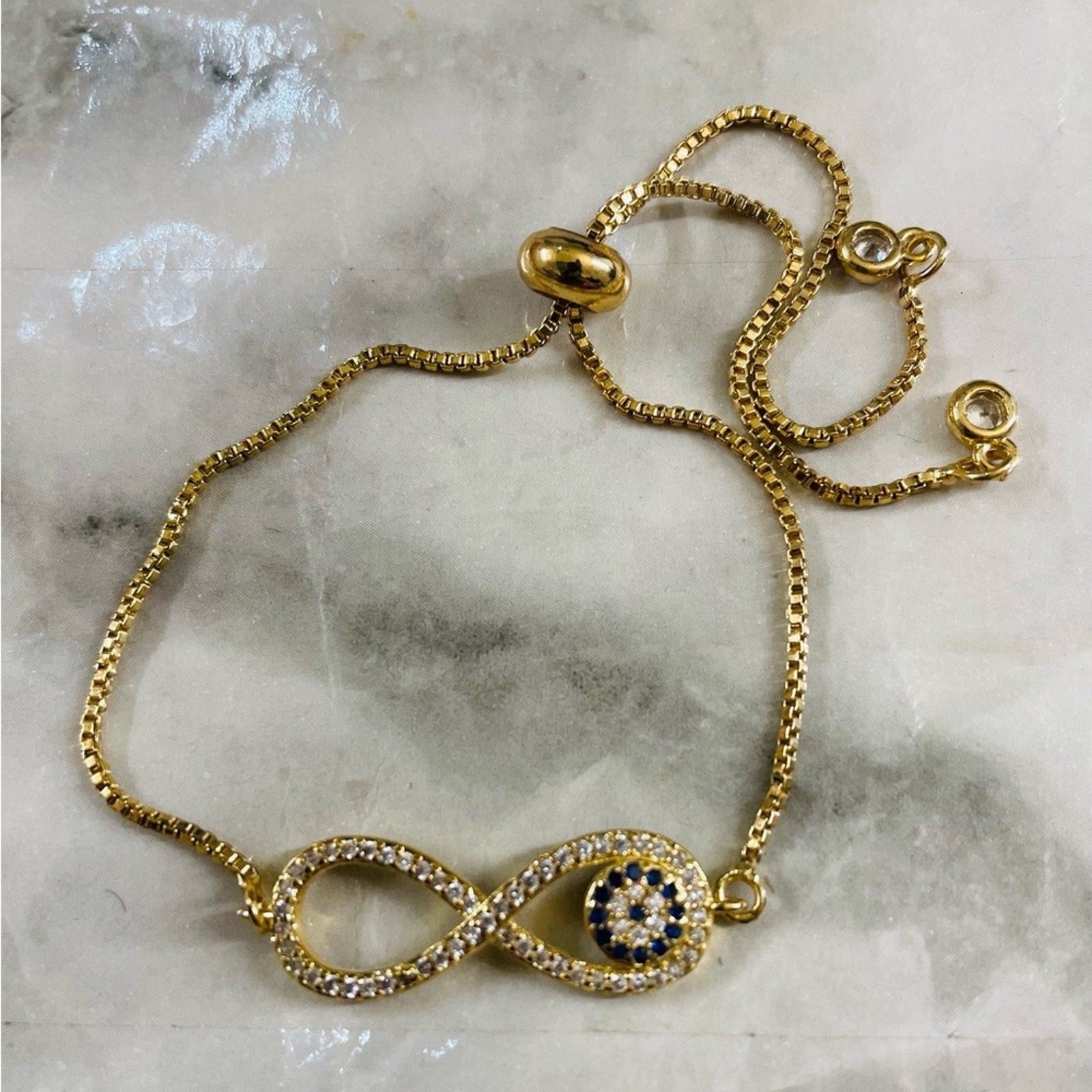9.5in Oro laminado 18K Gold Infinity Evil Eye Bracelet w/ Clear and Black Stone