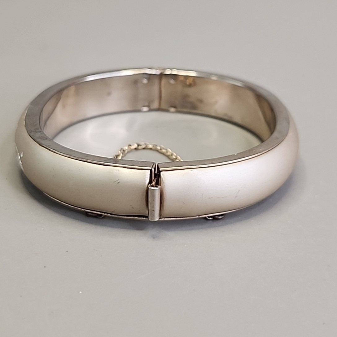 Vintage Etched Bangle Bracelet 10mm Hinged Satin Silver Tone Push Lock 6.5″