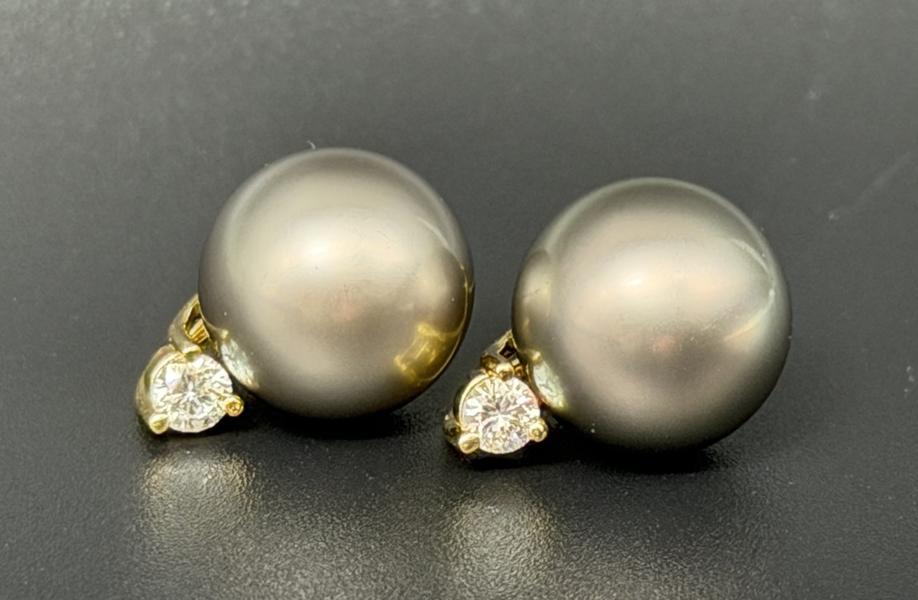 TARA T&S 18k Gold Tahitian South Sea Cultured Pearl Diamond Earrings 11-12mm