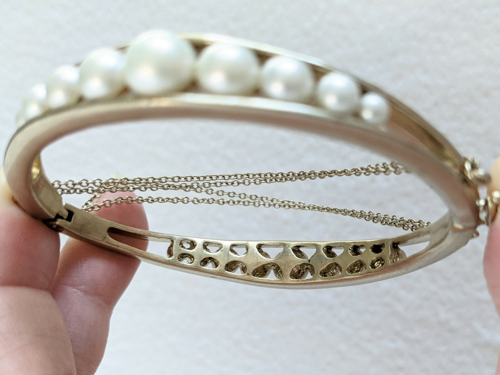 KCR Kenneth Cole Reaction Matte Gold Tone Chain White Faux Pearl Hinged Bracelet