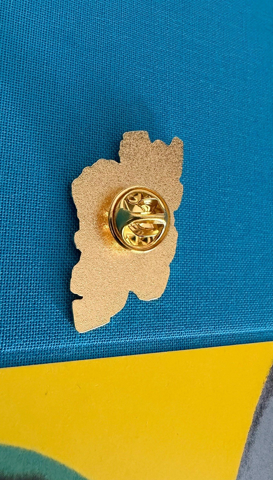 vintage mixed lot lapel pins CROWN QUEEN KING IRAN MAP ست تاج و نقشه ایران پهلوی