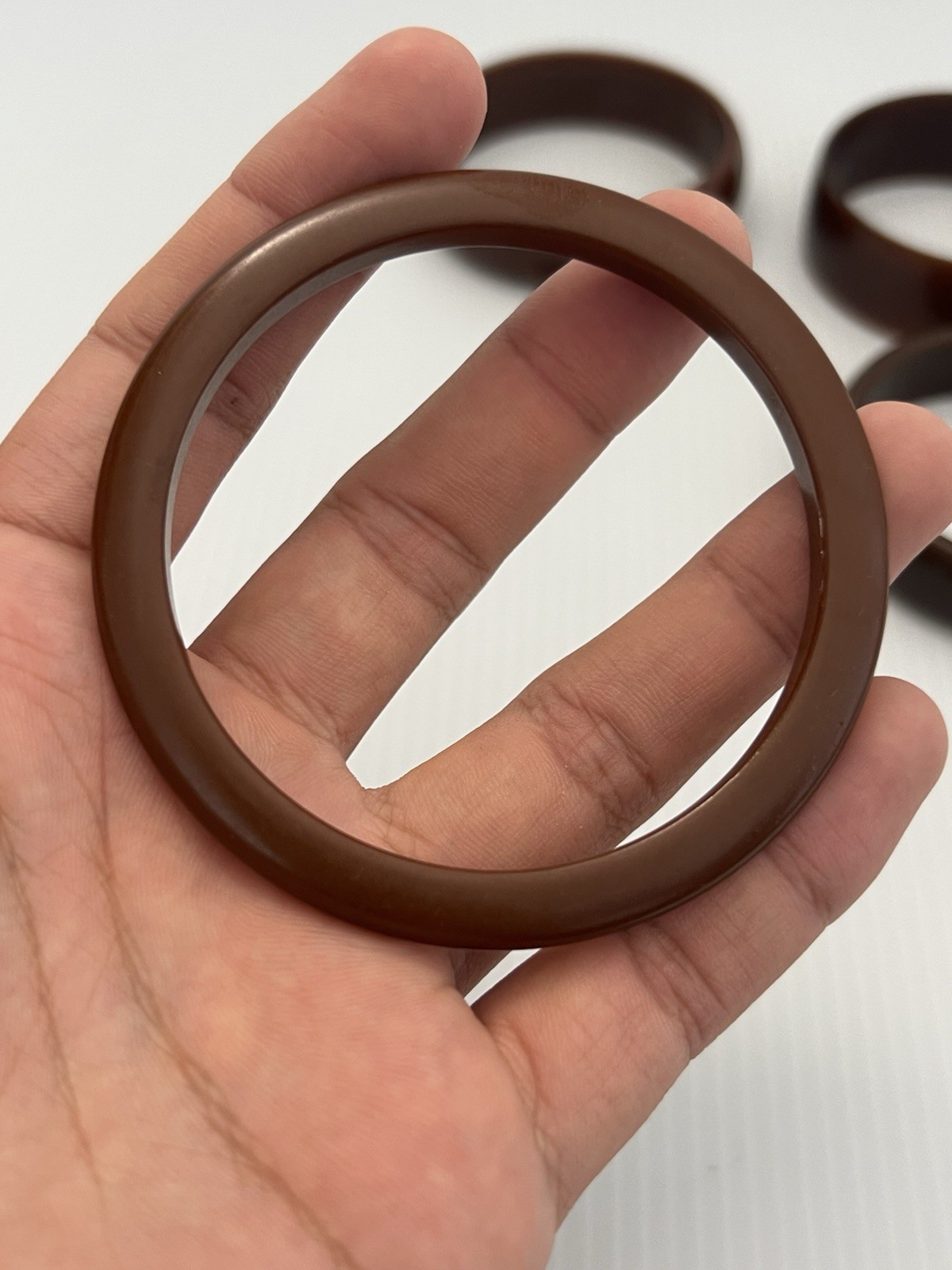 VTG Dark Brown Bakelite Bangle Bracelets – Lot of 4 – Diff Sizes – 1 Carved