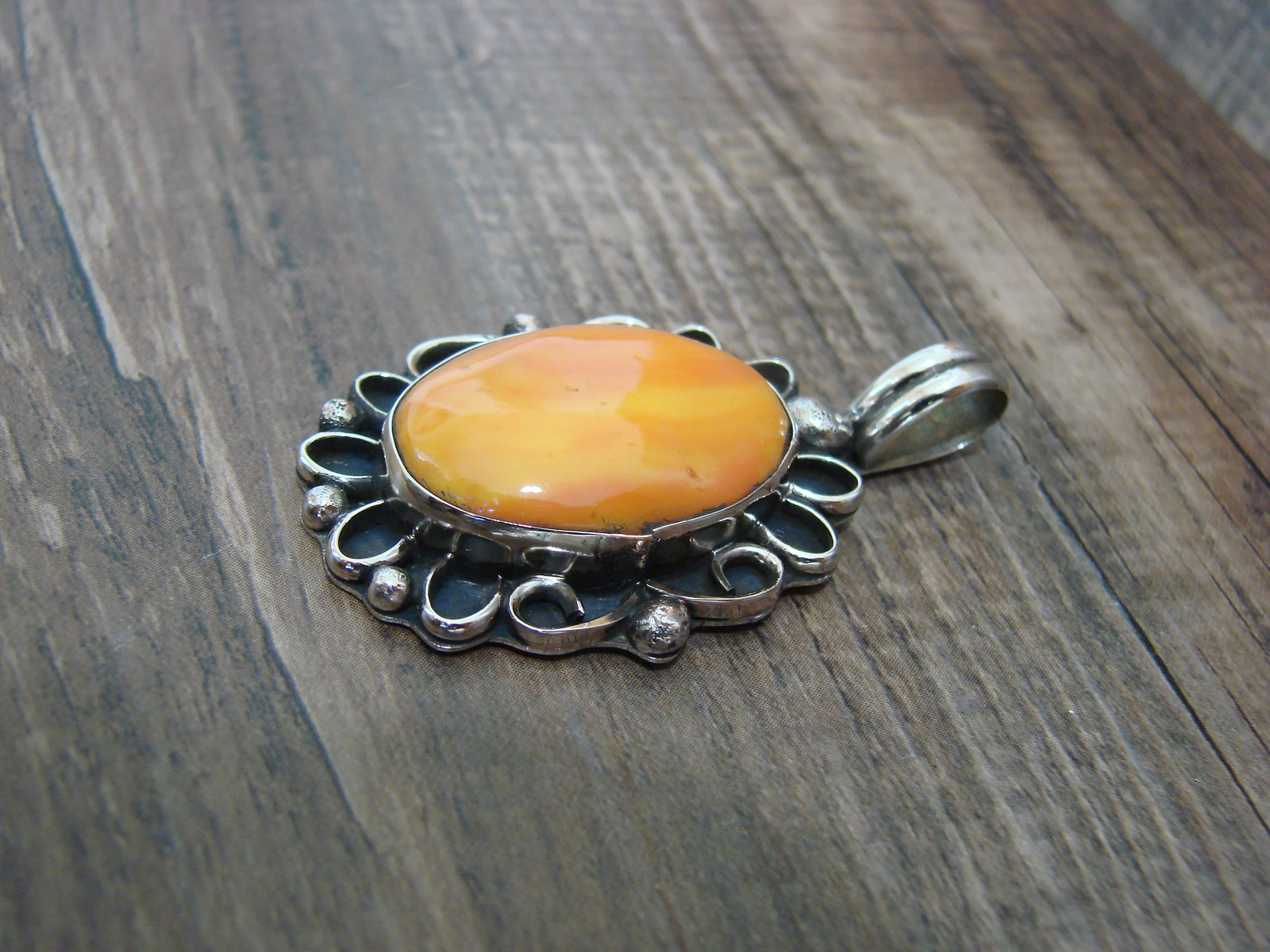 Native American Nickel Silver & Spiny Oyster Pendant – Cleveland