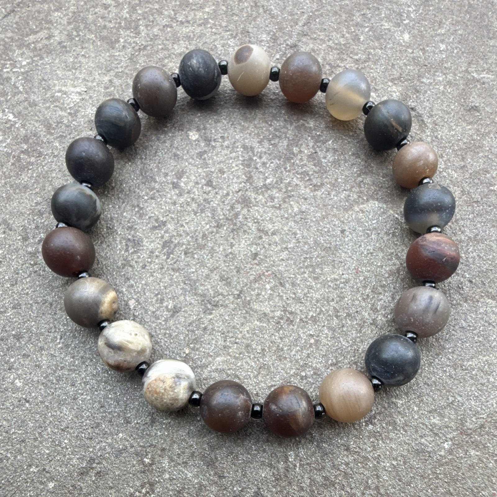 Petrified wood 6 mm and hematite spacers 6 1/2 inch but we can make it to any si