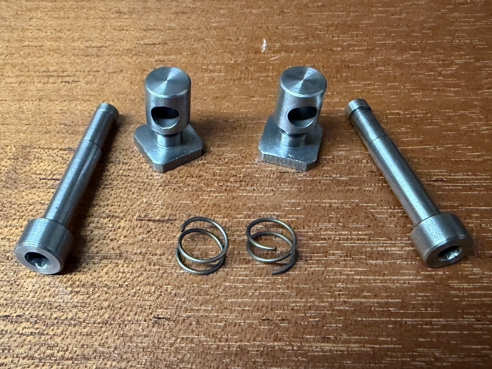 Bed Mounting Bolt Pair For LEVIN Headstock, Watchmaker Lathe 10mm/8mm
