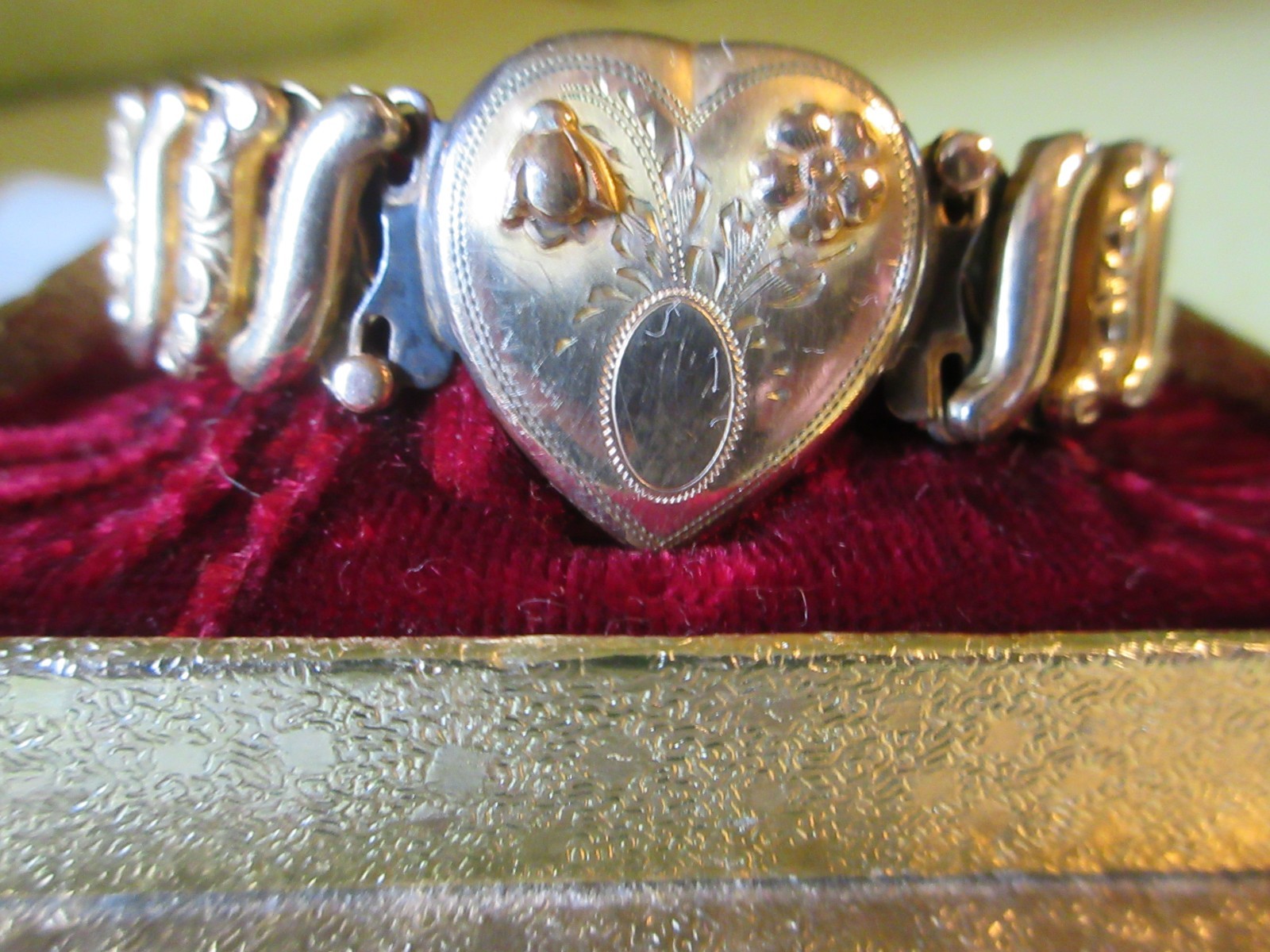 Vintage 1940″s WW11 Sweetheart Expansion Bracelet Victoria Gold Filled w/Box