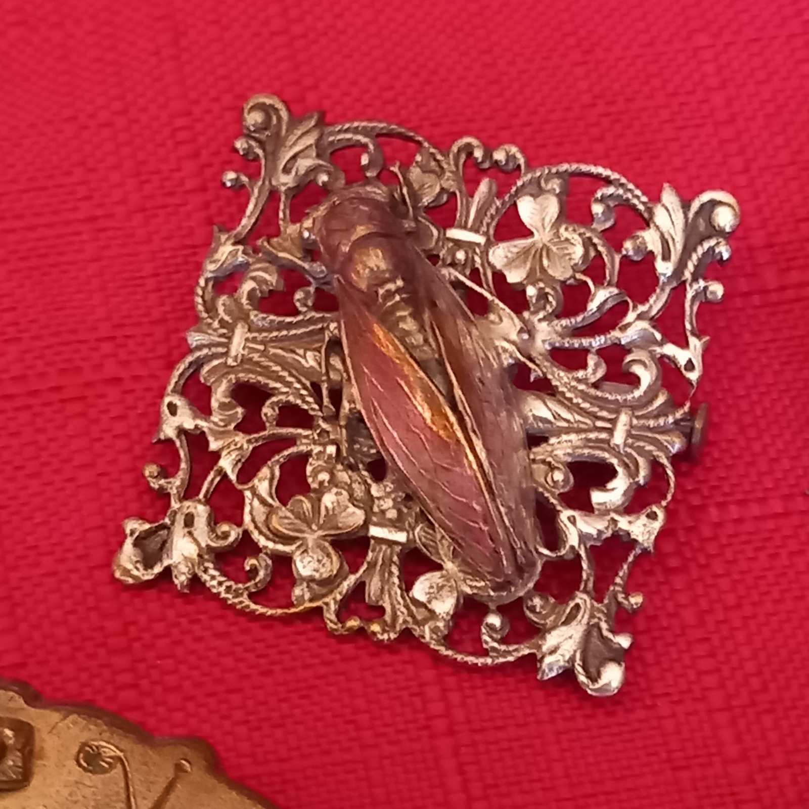 JOB LOT OF ANTIQUE/VINTAGE BROOCHES….IDEAL RESELL