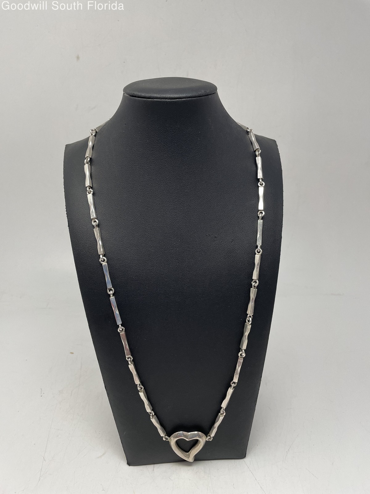 Silver Necklace Women’s Stamped. Weight 65.5gr.