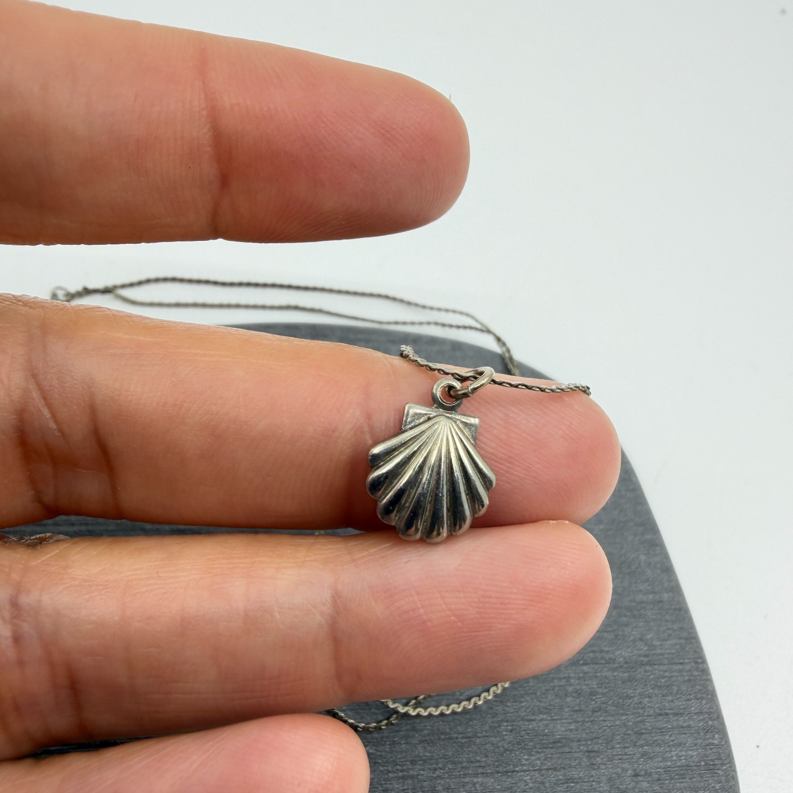 Y2K Dainty Seashell Pendant Necklace Silver Tone Coastal Beach Jewelry Gift